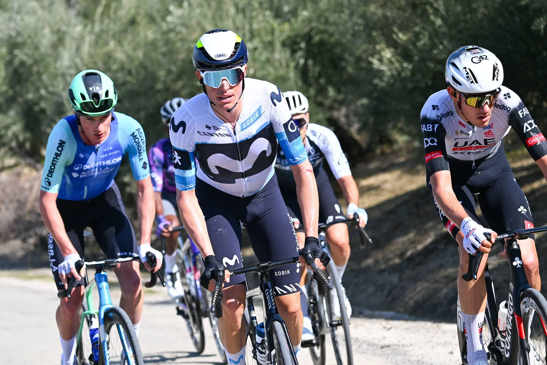 ¡Enric Mas se equivoca de camino en la meta y pierde la Faun-Ardèche Classic que se lleva Romain Gregoire!