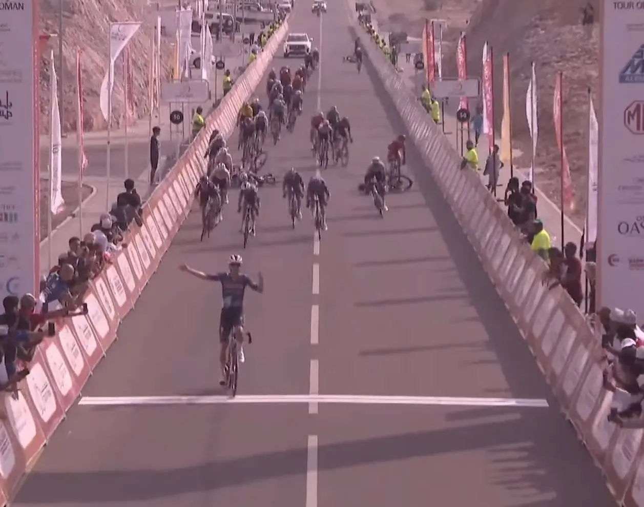 Louis Vervaeke gana la etapa 2 del Tour de Omán con caída peligrosa al final de Ruben Guerreiro