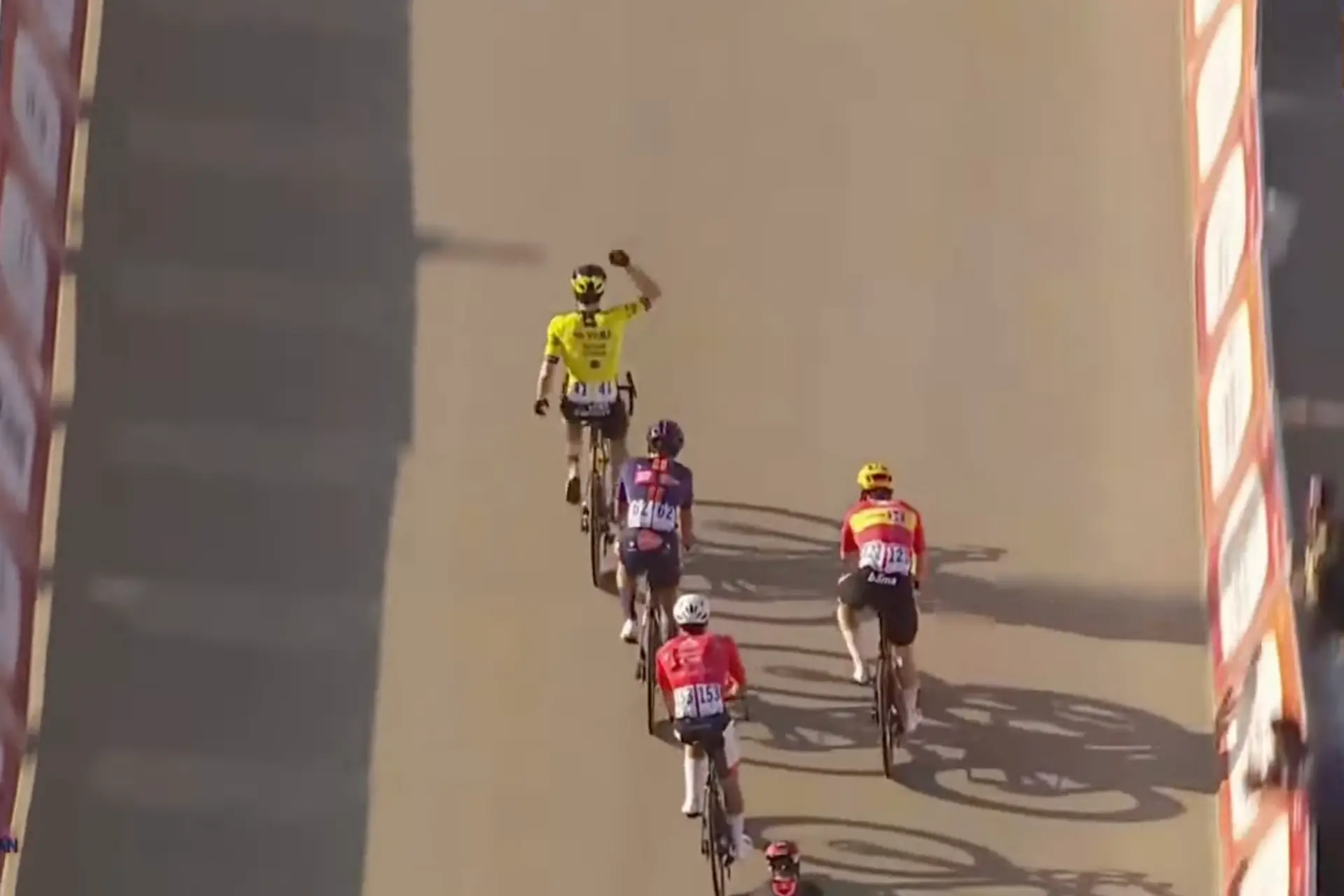 Tour de Omán: Olav Kooij gana sobrado ante un Fernando Gaviria que le hizo de lanzador