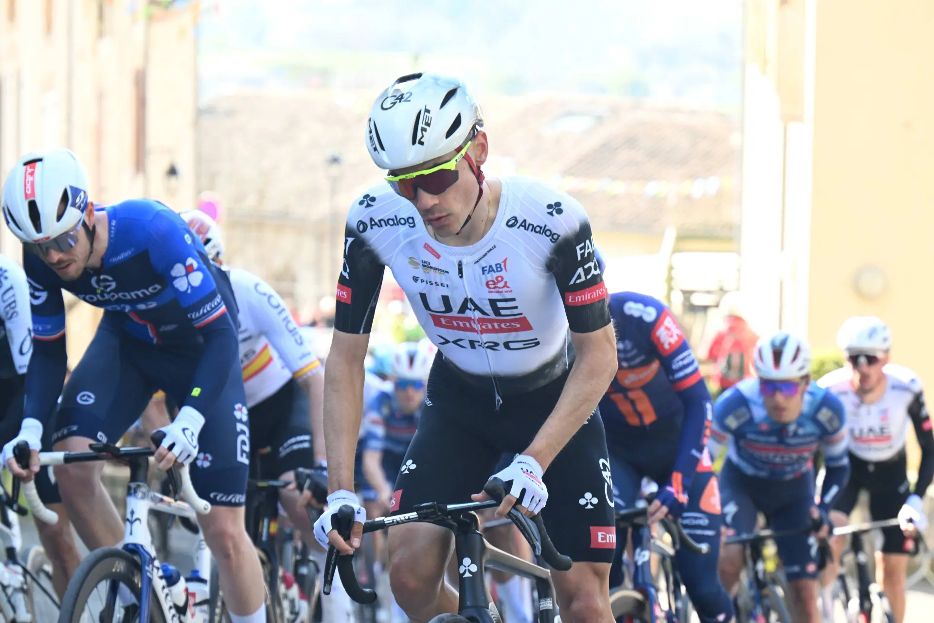 En DIRECTO | Etapa 4 Volta a Catalunya 2025: ¡Una fuga muy peligrosa supera los 2'!