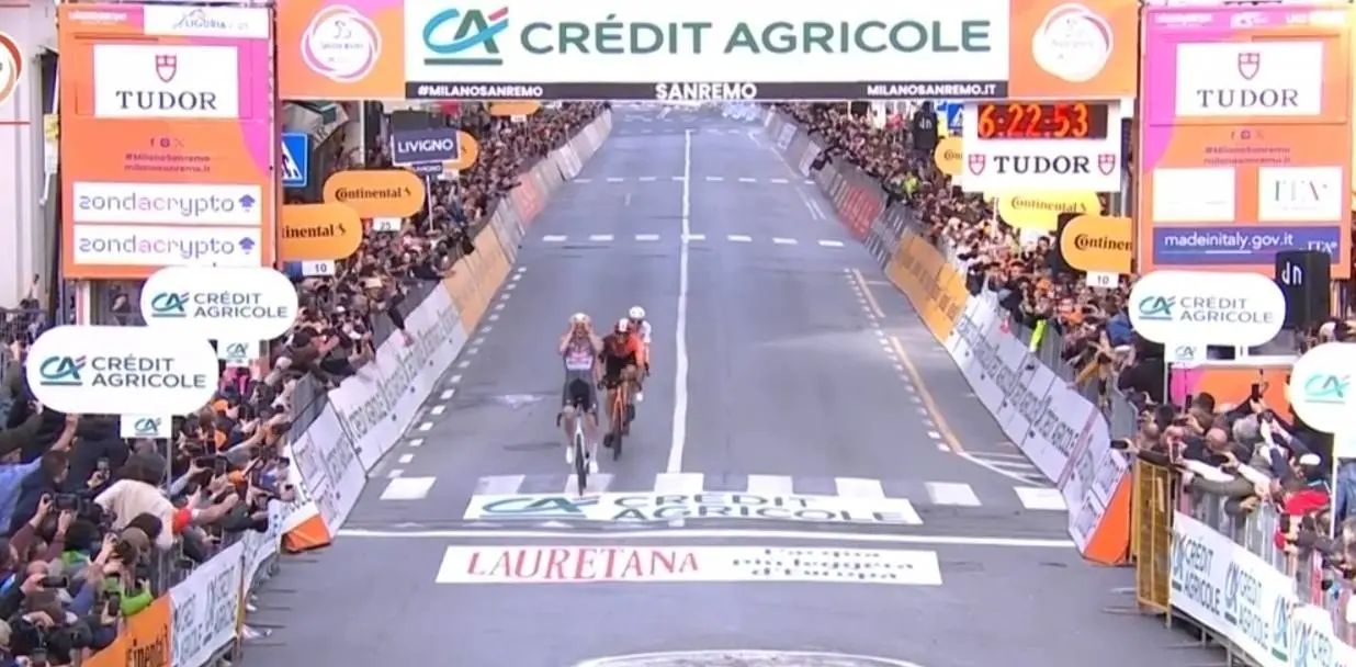 ¡Una carrera histórica! Mathieu van der Poel destroza a Pogacar y Ganna para ganar la Milán-San Remo