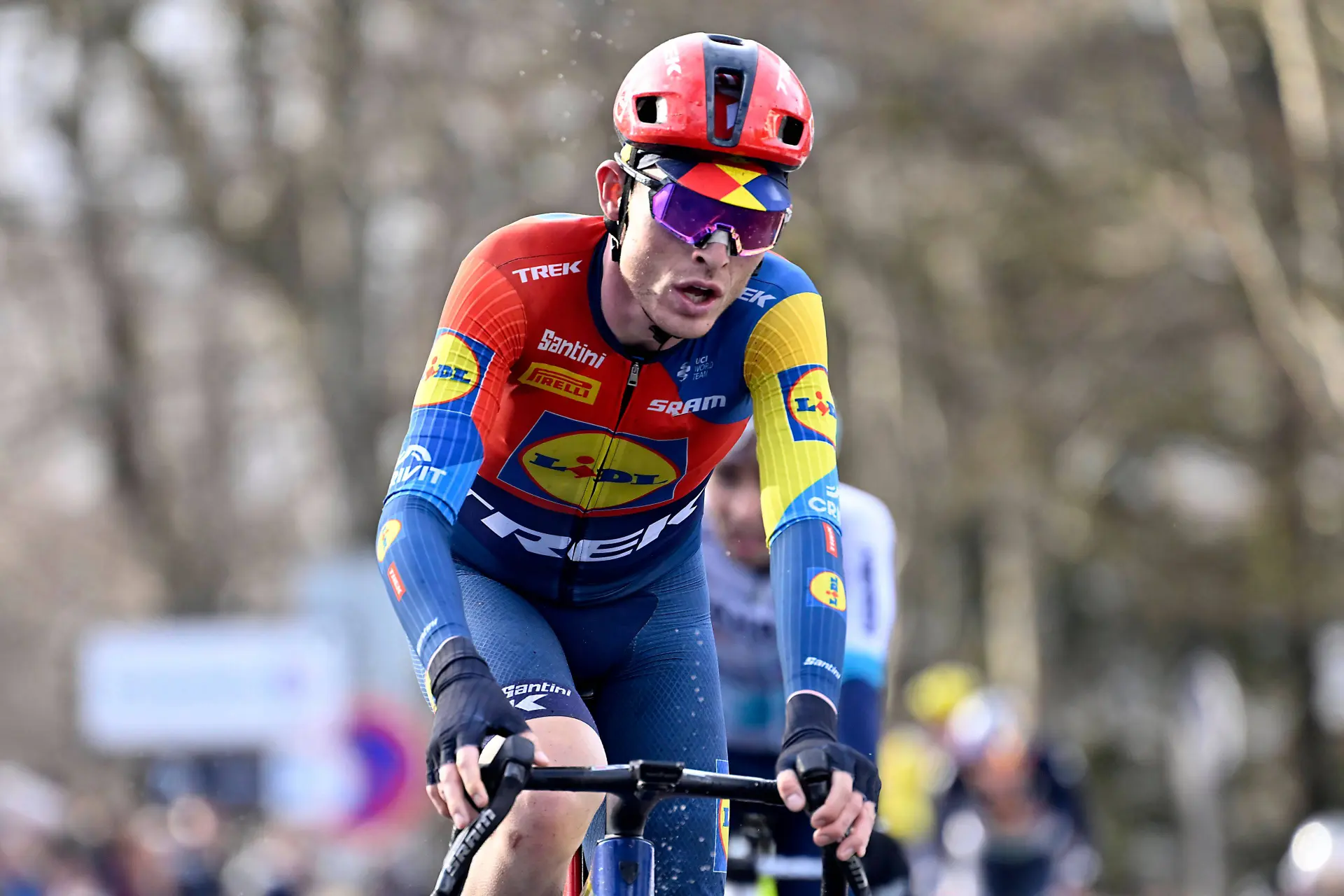 ¡Skjelmose derrota a Enric Mas y Cristián Rodríguez sobre la meta para ganar la Andorra MoraBanc Clàssica!