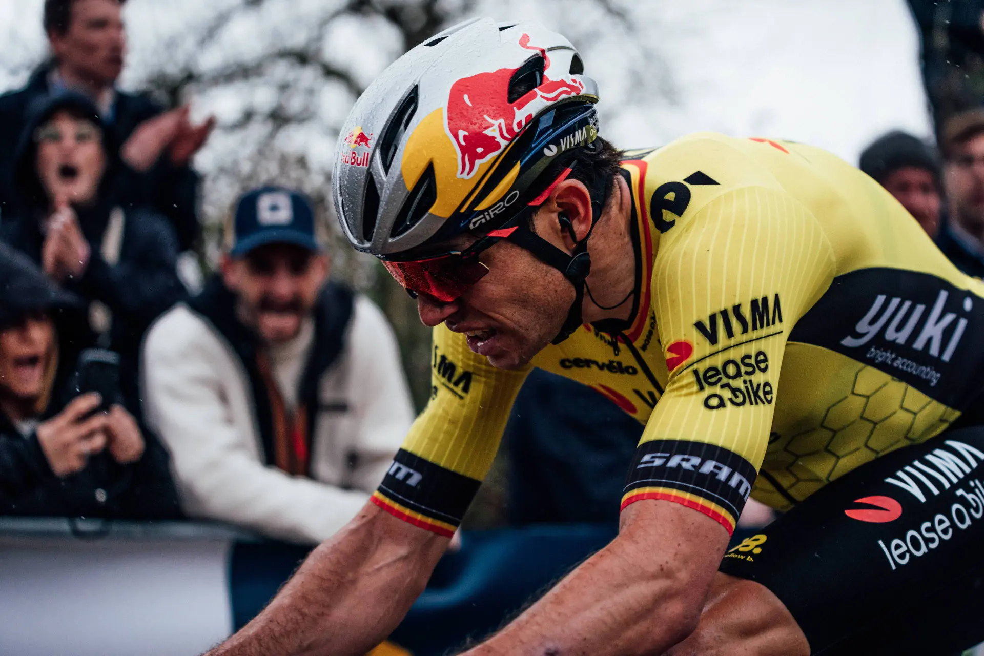 Johan Bruyneel, sobre Wout van Aert antes de Flandes y Roubaix: "Estoy muy preocupado"