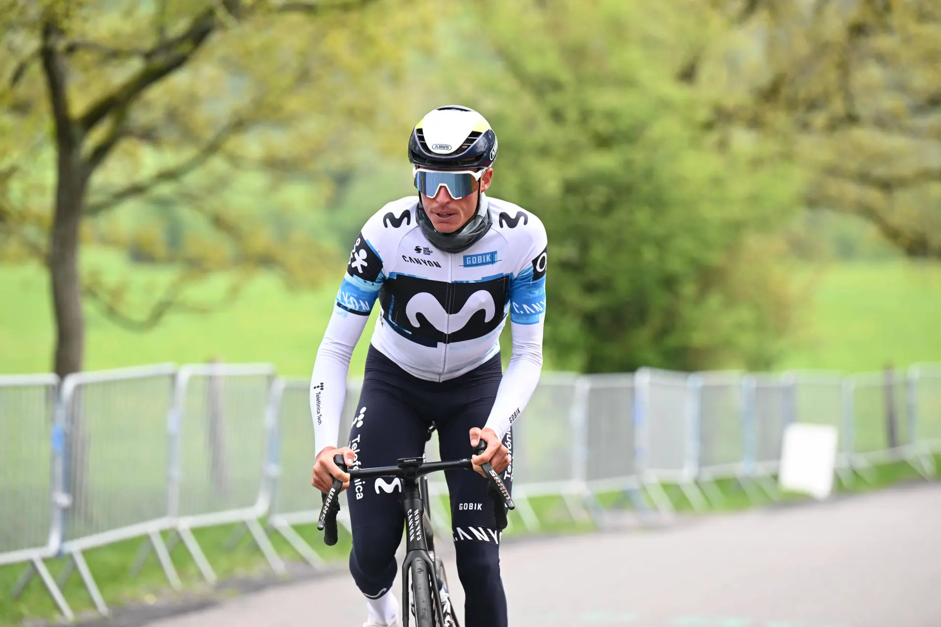 ¡OFICIAL! Enric Mas renueva con Movistar Team hasta 2029
