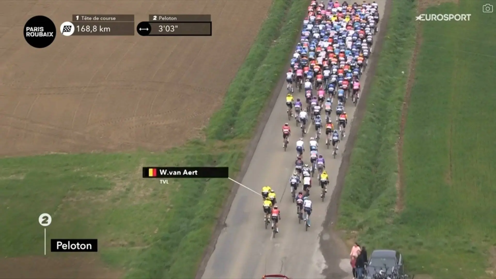 VÍDEO: ¡Caos total en el primer sector de pavé de la París-Roubaix! Caídas de favoritos y pinchazo de Filippo Ganna