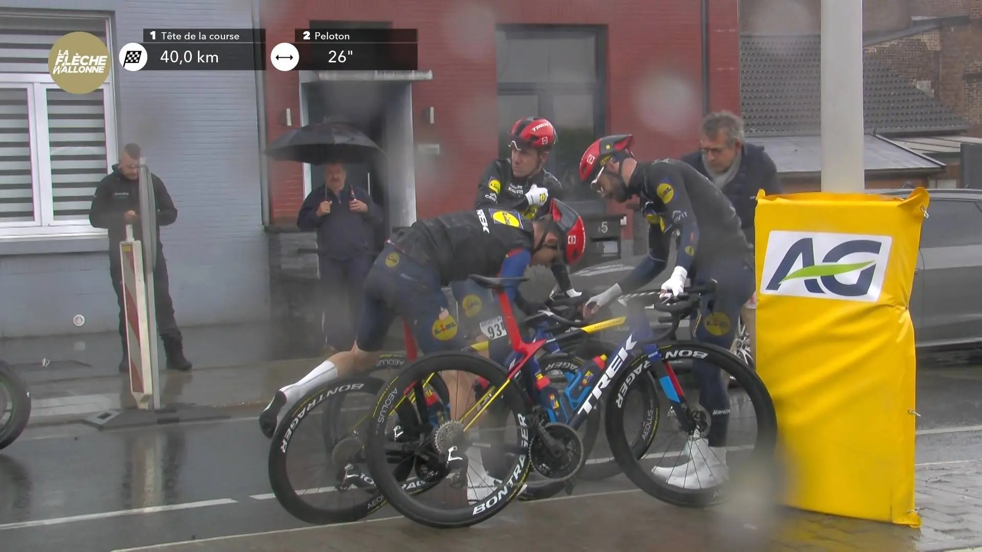 VÍDEO: Así fue el durísimo accidente de Mattias Skjelmose en la Flecha Valona 2025