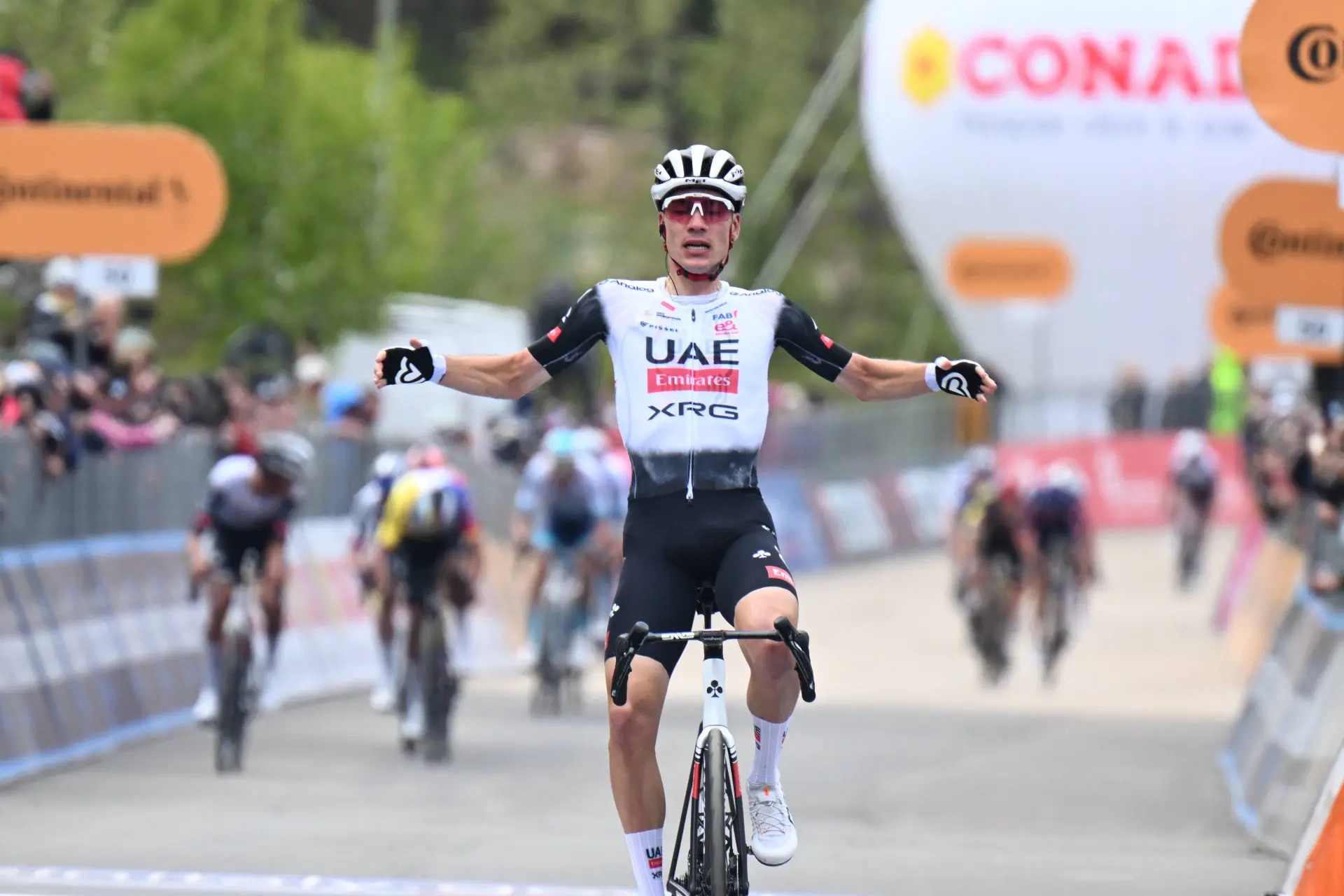 "Démosle un poco de tiempo, es un gran talento, va a volver": Johan Bruyneel sigue creyendo en Juan Ayuso