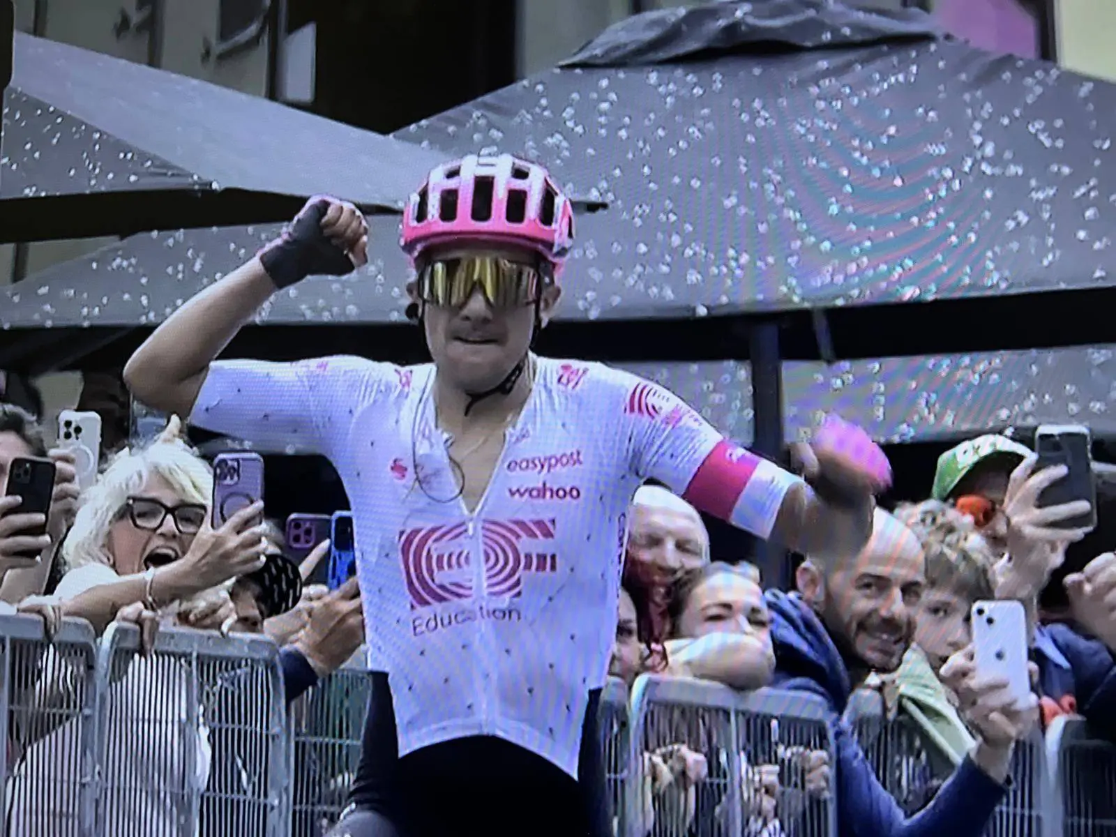 ¡Extraordinaria victoria de Richard Carapaz en un etapón del Giro de Italia 2025!