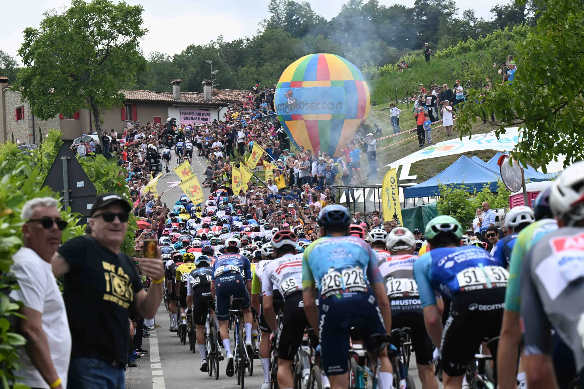 En DIRECTO | Etapa 16 Giro de Italia 2025: ¡El grupo perseguidor se une a la fuga!