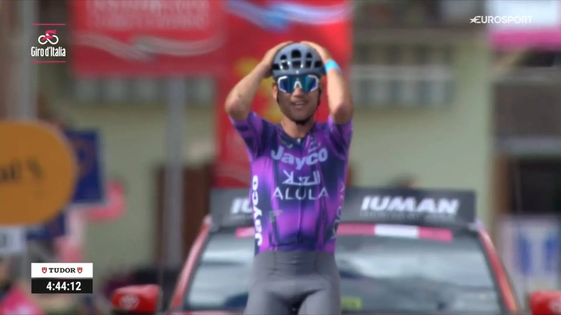 ¡Luke Plapp logra un triunfo homérico en el Giro de Italia! Ulissi le quita la maglia rosa a Roglic