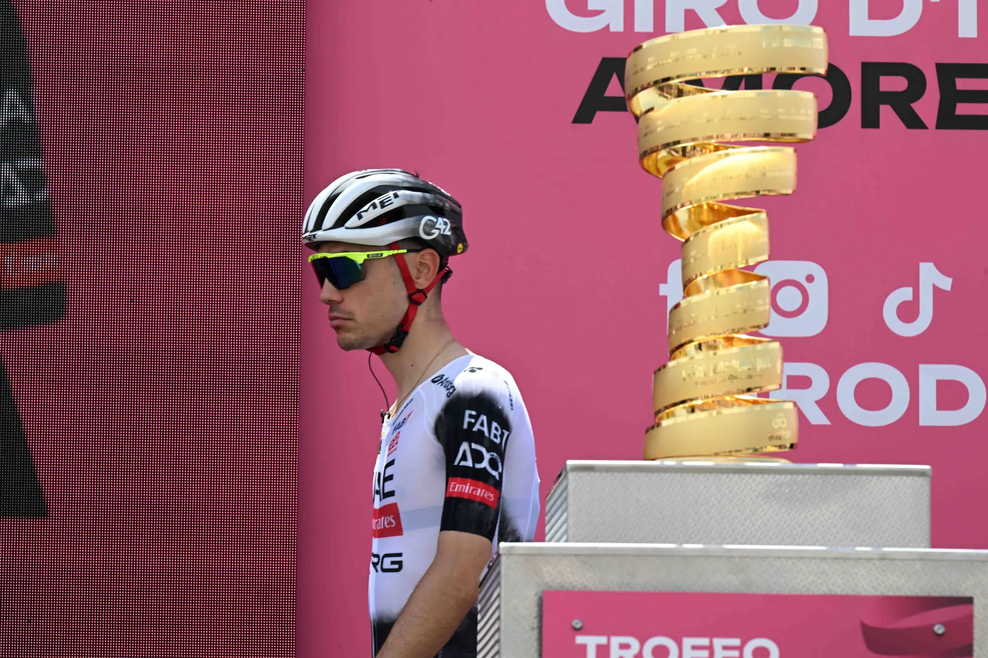 Así queda la general del Giro de Italia tras la etapa 7: Ayuso, a solo 4 segundos de la maglia rosa de Roglic
