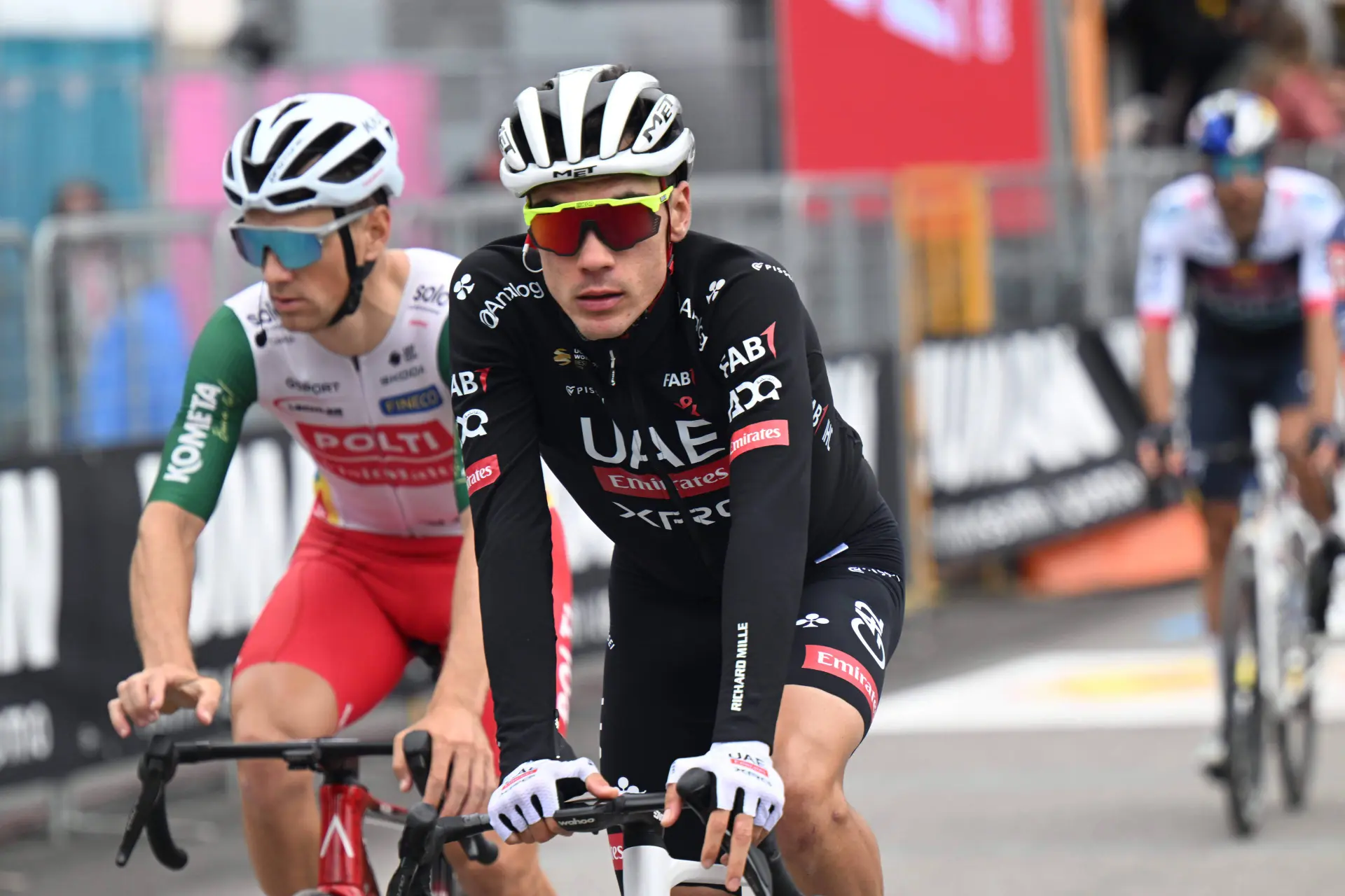 Los 5 'momentazos' de Juan Ayuso en el Giro de Italia hasta su duro abandono