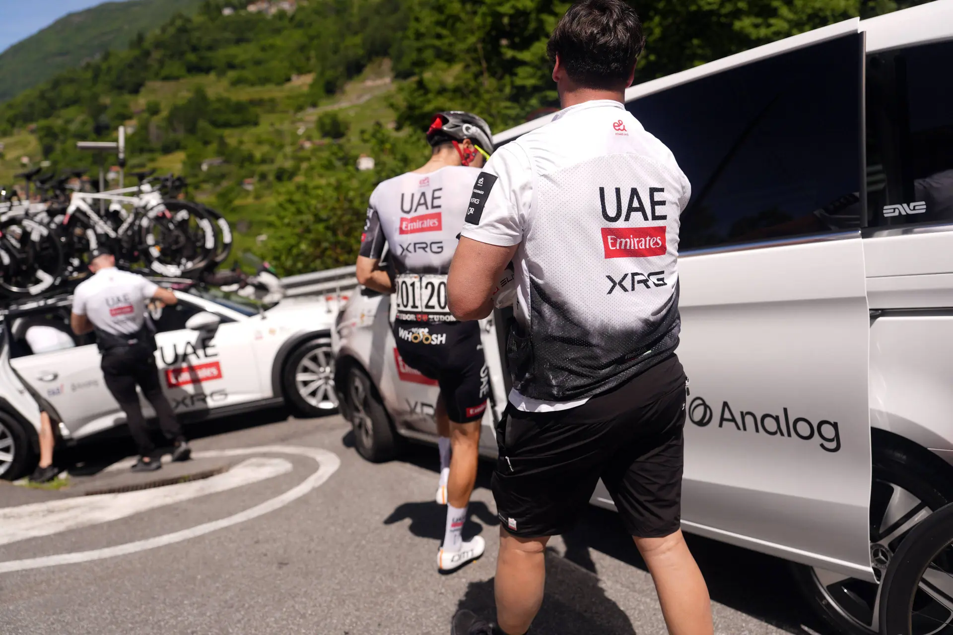 Historia de un durísimo abandono: Juan Ayuso dice adiós al Giro de Italia