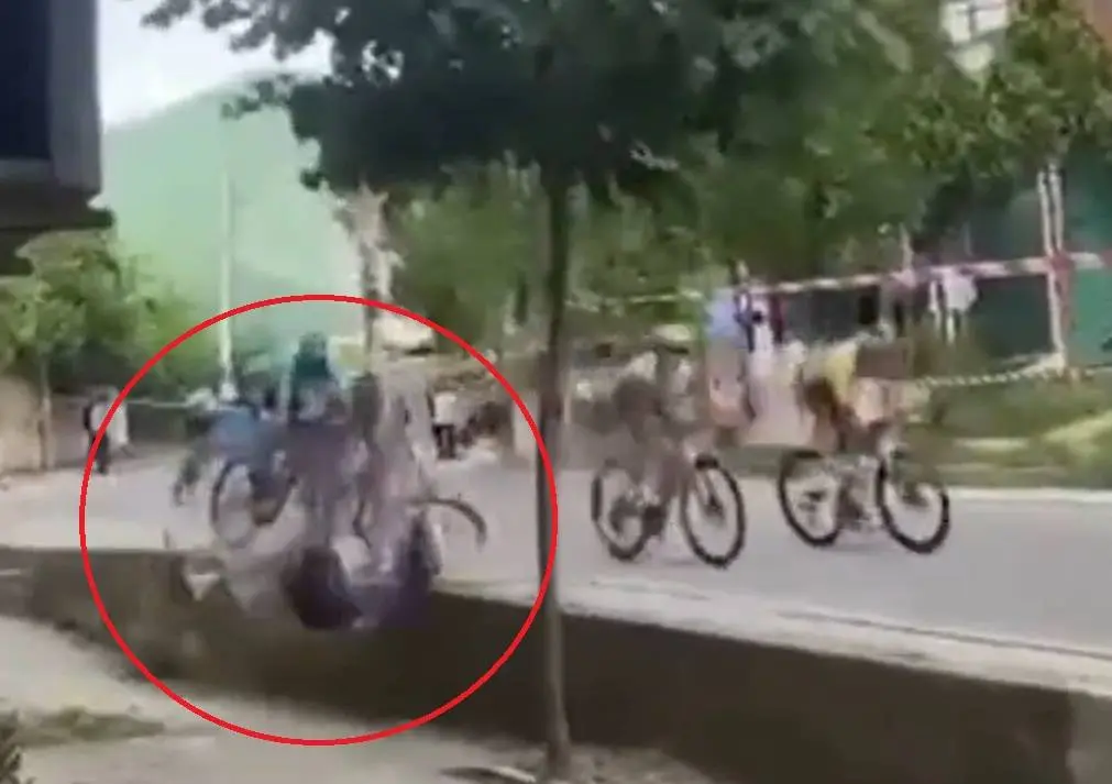 VÍDEO: Se desvelan las imágenes del durísimo accidente de Mikel Landa en el Giro de Italia