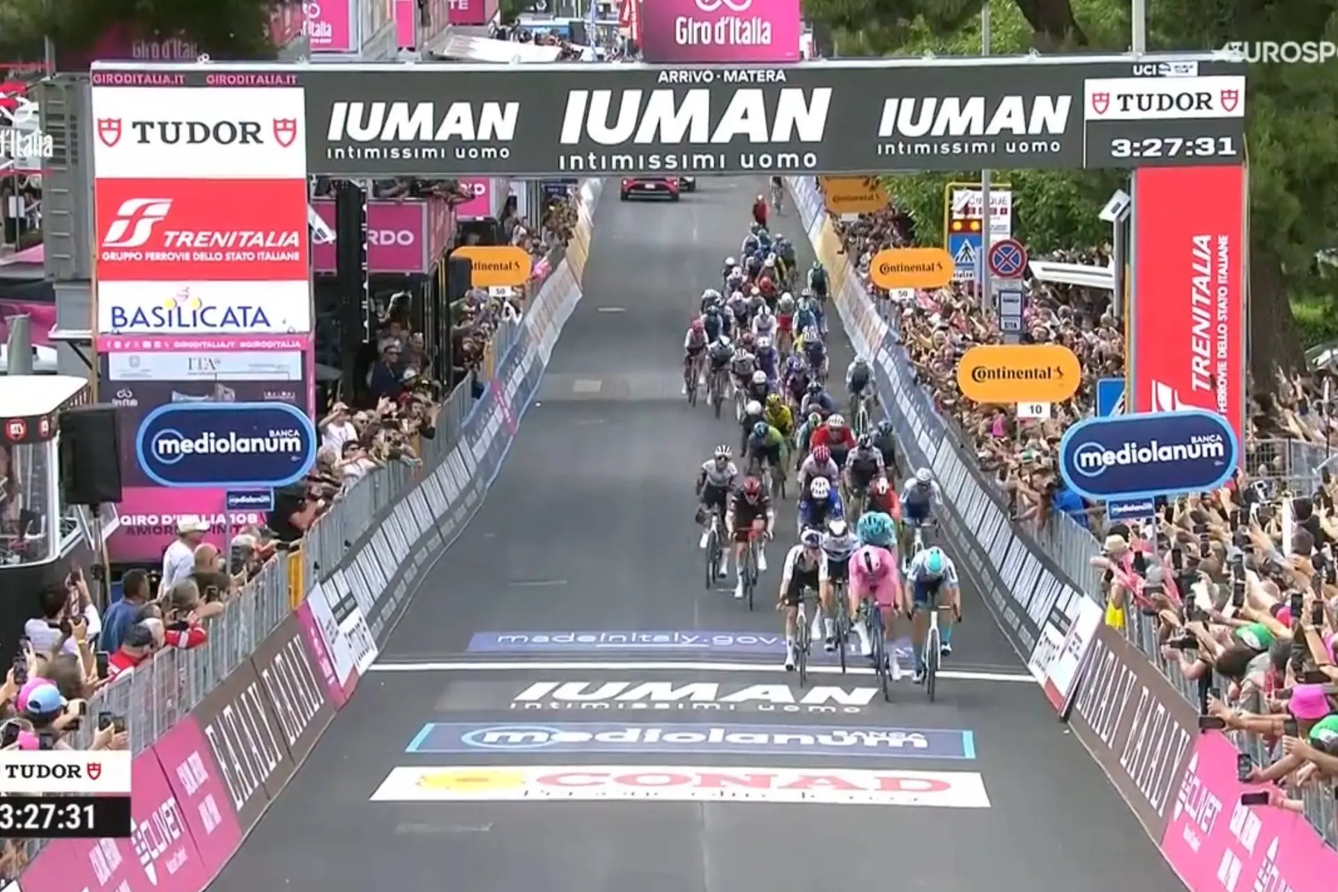 ¡Inconmensurable Mads Pedersen! Tercera victoria en cinco etapas de Giro de Italia para el danés
