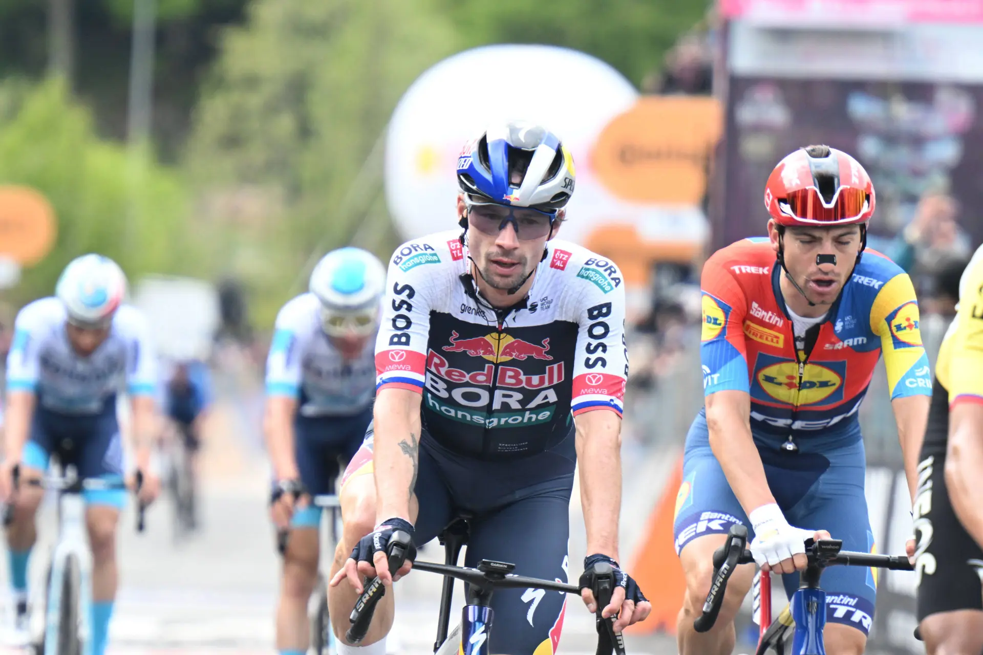 "Roglic habría perdido ya el Giro de Italia": Un experto critica la táctica de UAE en el sterrato