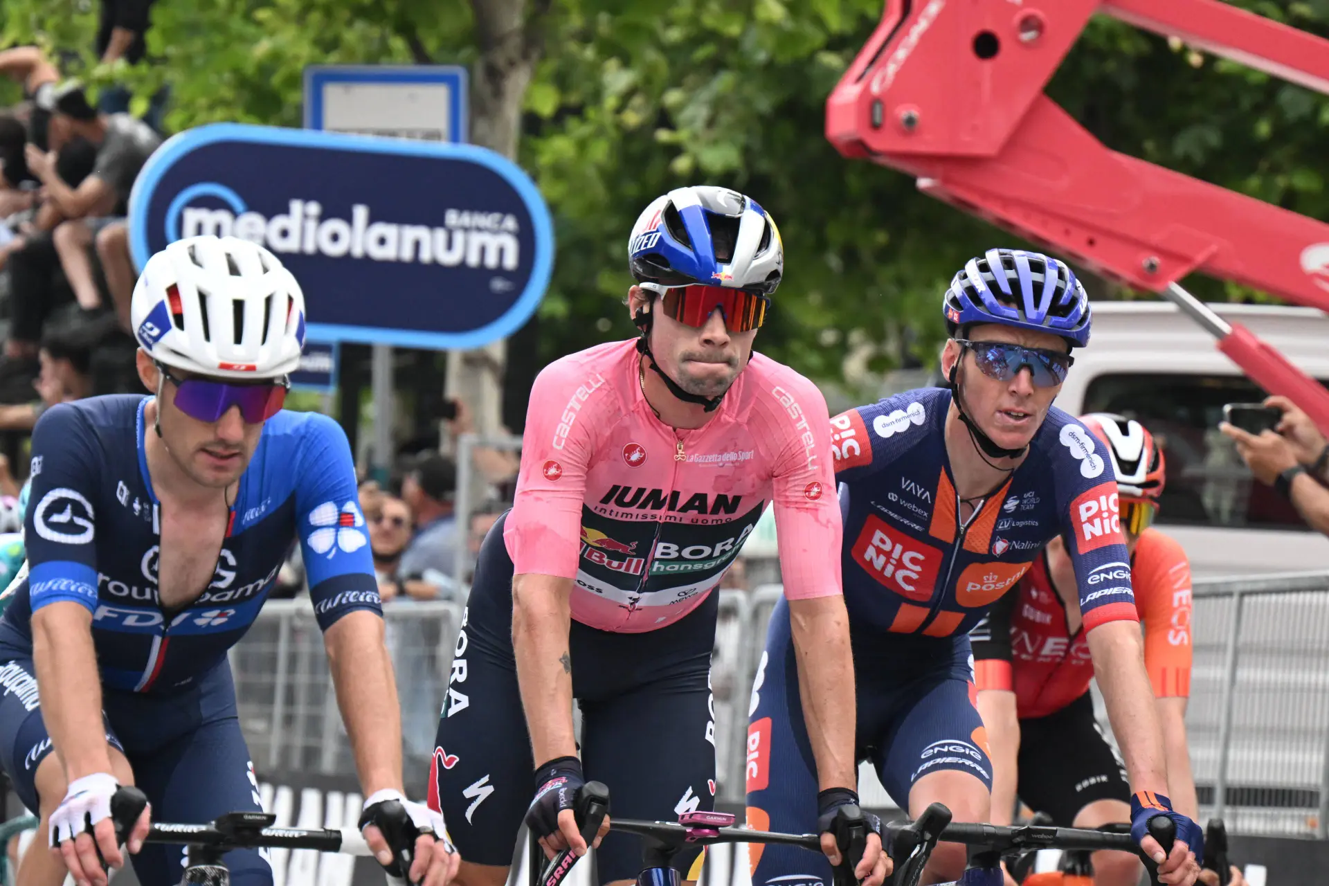 "El resultado es bueno": Primoz Roglic recupera la maglia rosa a pesar de perder contra Juan Ayuso