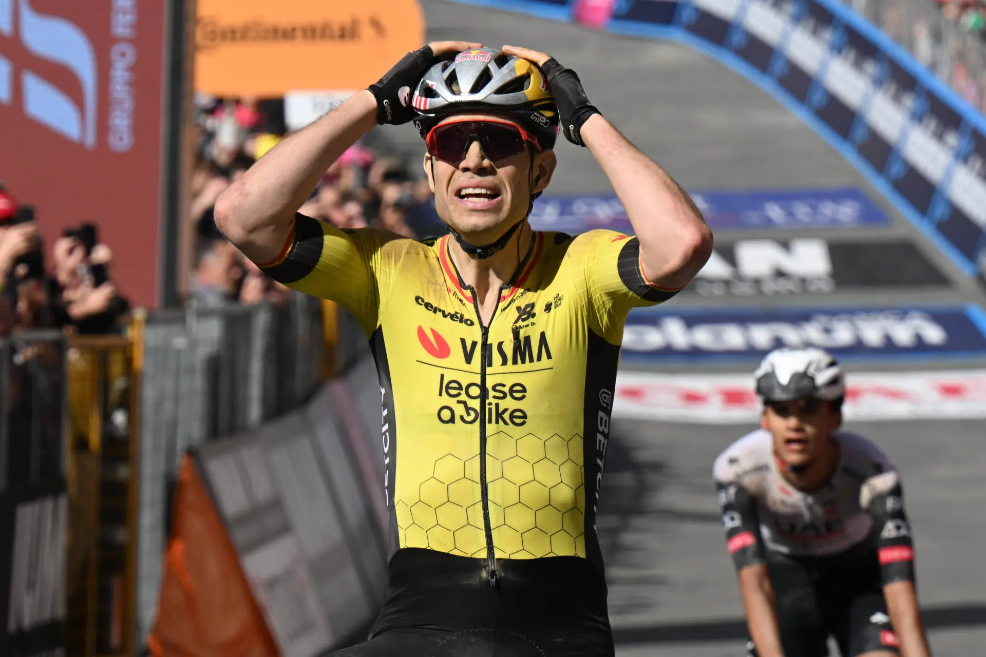 Locura en el Giro: Van Aert resucita, Del Toro se viste de Rosa, Ayuso flaquea y Roglic se hunde