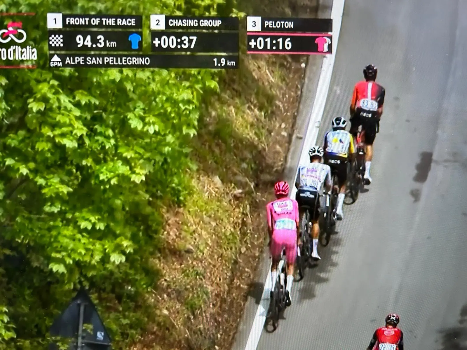 EN DIRECTO | Etapa 11 Giro de Italia 2025: ¡Tranquilidad tras el susto gordo para Roglic!