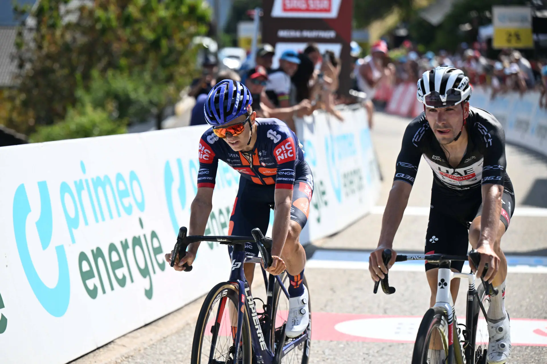 ¡Oscar Onley derrota a Joao Almeida en la meta de una histórica etapa de la Vuelta a Suiza!