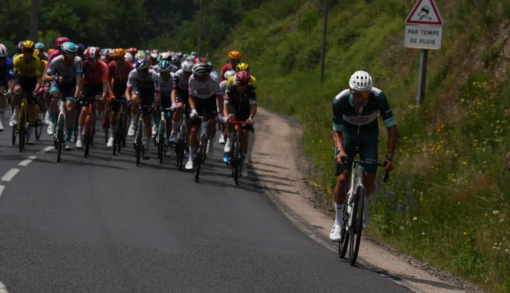En DIRECTO | Etapa 3 Criterium du Dauphiné 2025: ¡Últimos 20 kilómetros! Menos de 1 minuto para la fuga
