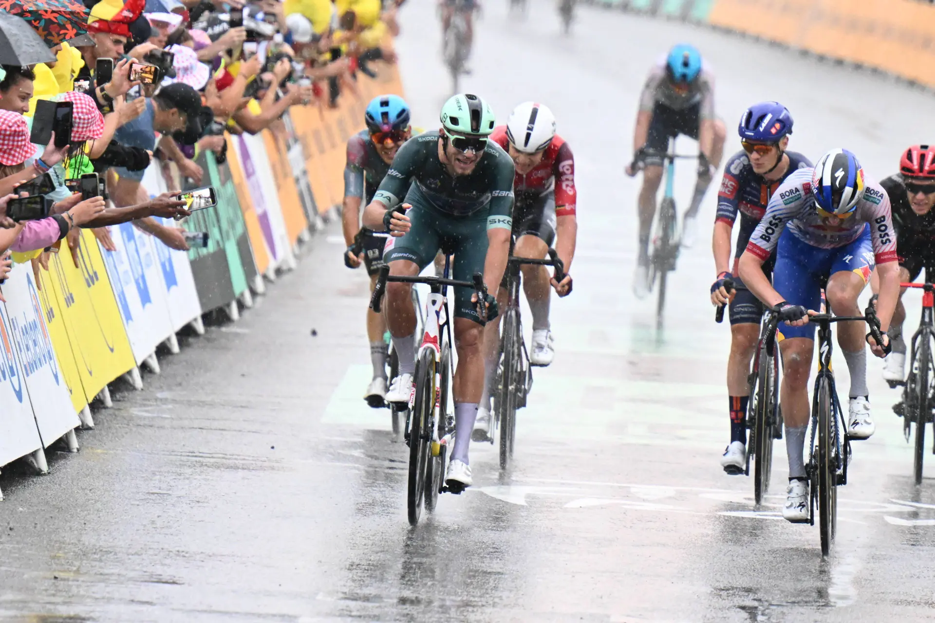 En DIRECTO | Etapa 2 AlUla Tour 2026: ¡Fernando Gaviria quiere derrotar a Jonathan Milan!