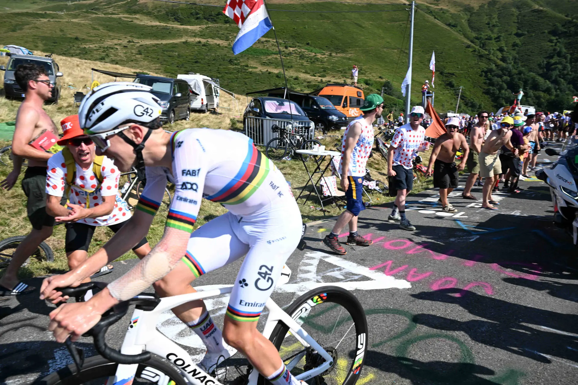 En DIRECTO | Campeonato de Europa 2025: ¡Evenepoel y Ayuso persiguen a un Pogacar embalado!