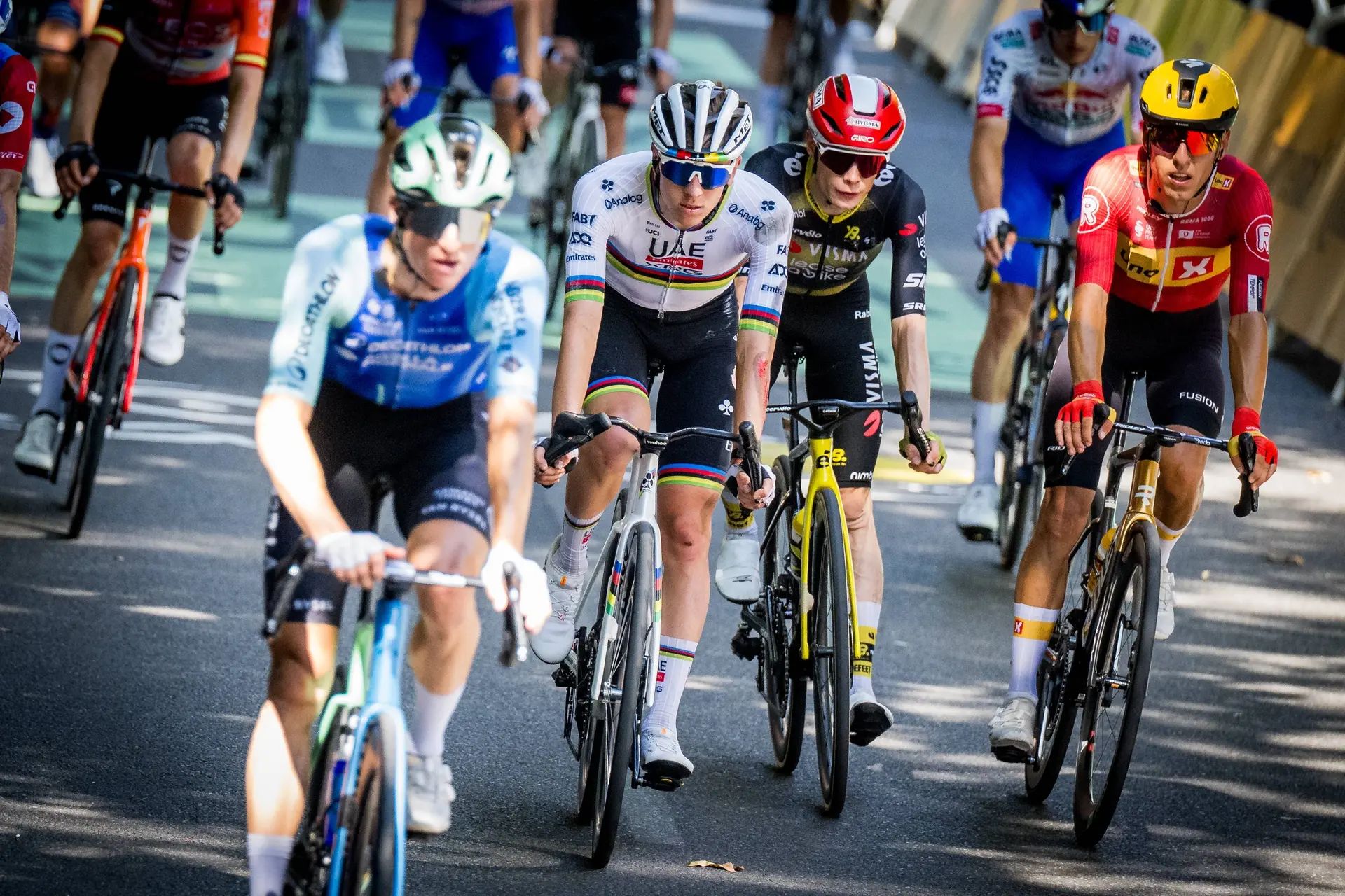 Última hora sobre el estado físico de Tadej Pogacar tras su caída en el Tour de Francia
