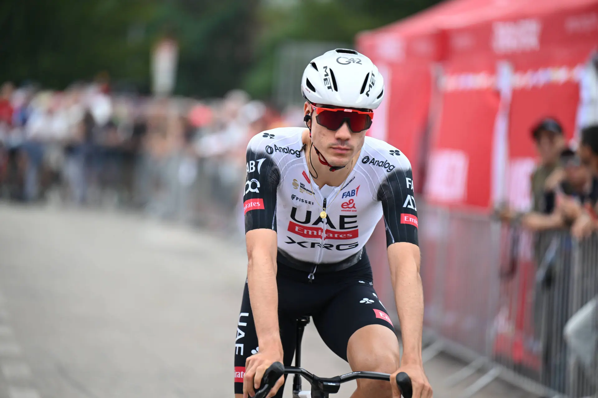 "Yo no quería hacer la general, el equipo me lo pidió y acepté por respeto": Juan Ayuso, tras dejarse 12 minutos en La Vuelta