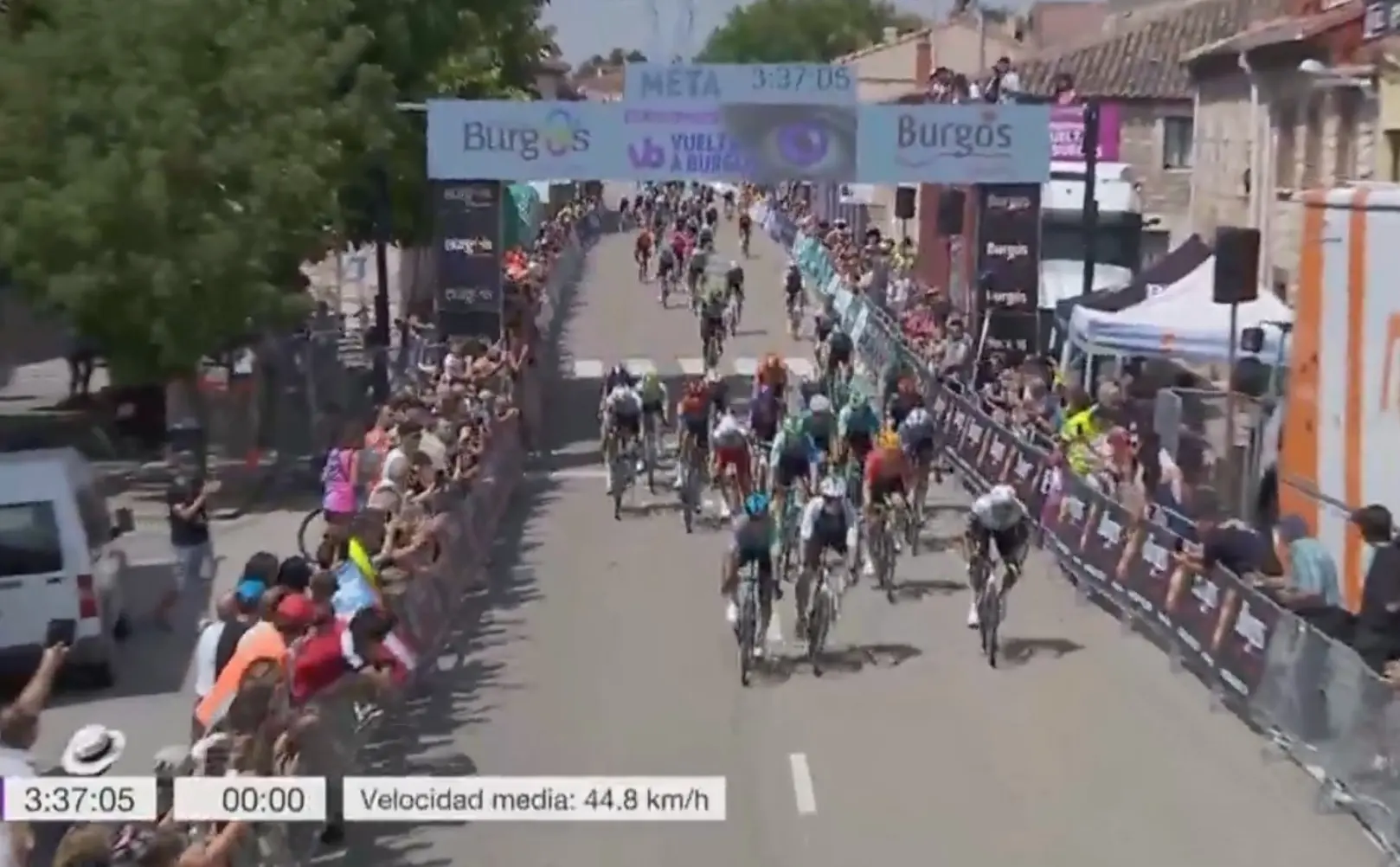 Moschetti se lleva la segunda etapa de la Vuelta a Burgos por delante de Malucelli y Molano