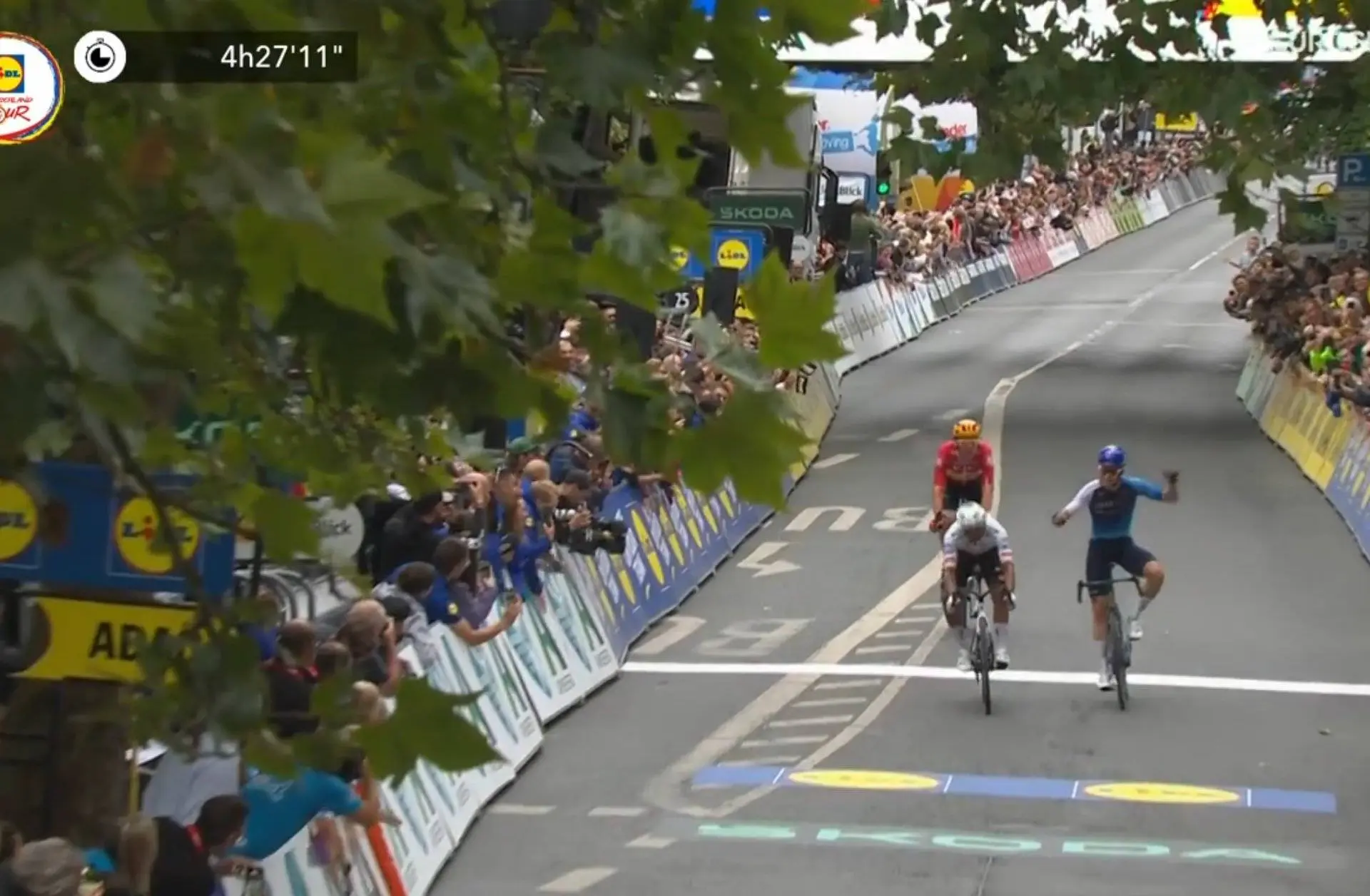 Vuelta a Alemania: ¡Jhonatan Narváez supera en la línea a un Riley Shehaan que celebró demasiado pronto!