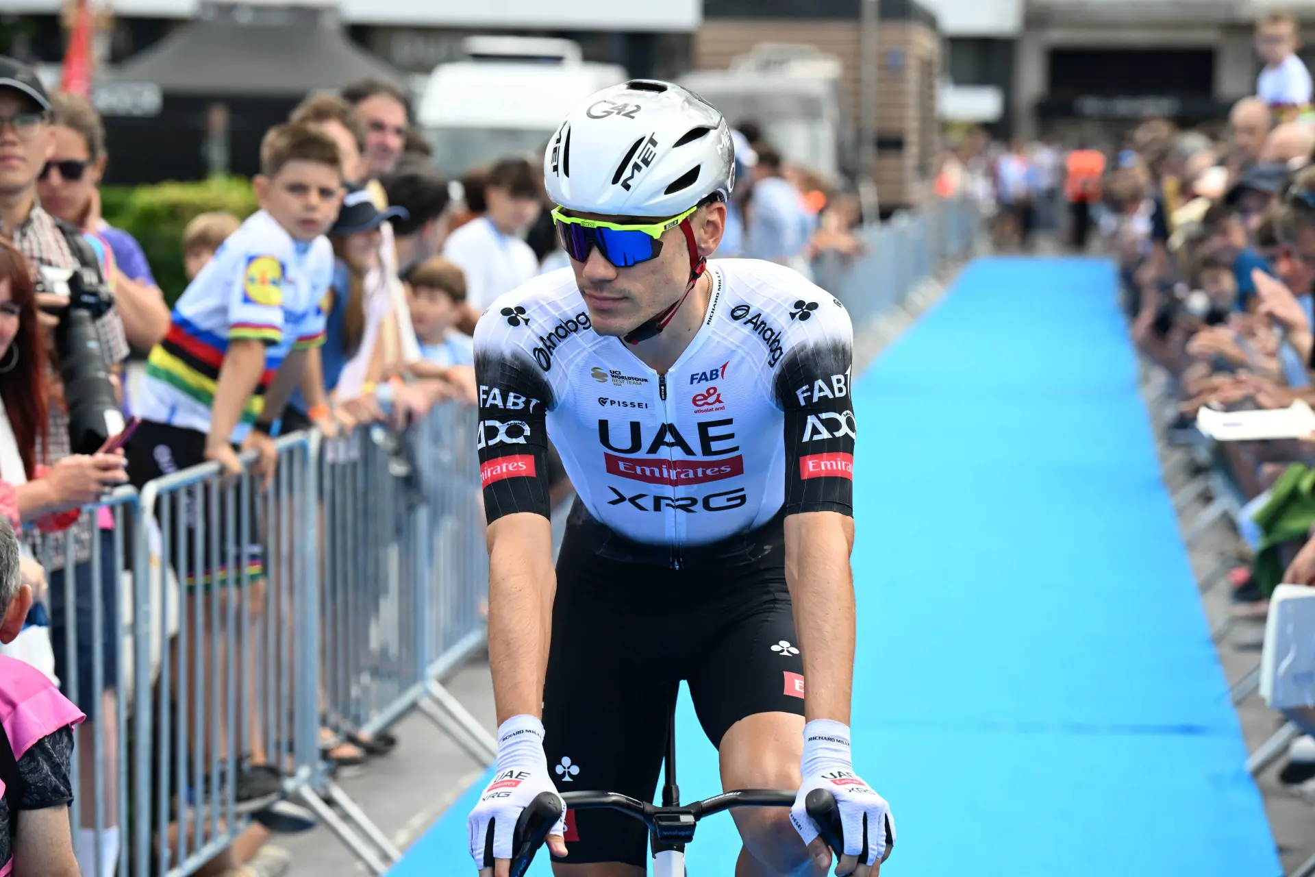 "Un ciclista debe tener claro que la solidaridad no se discute": Unzué avisa a Ayuso sobre su marcha de UAE