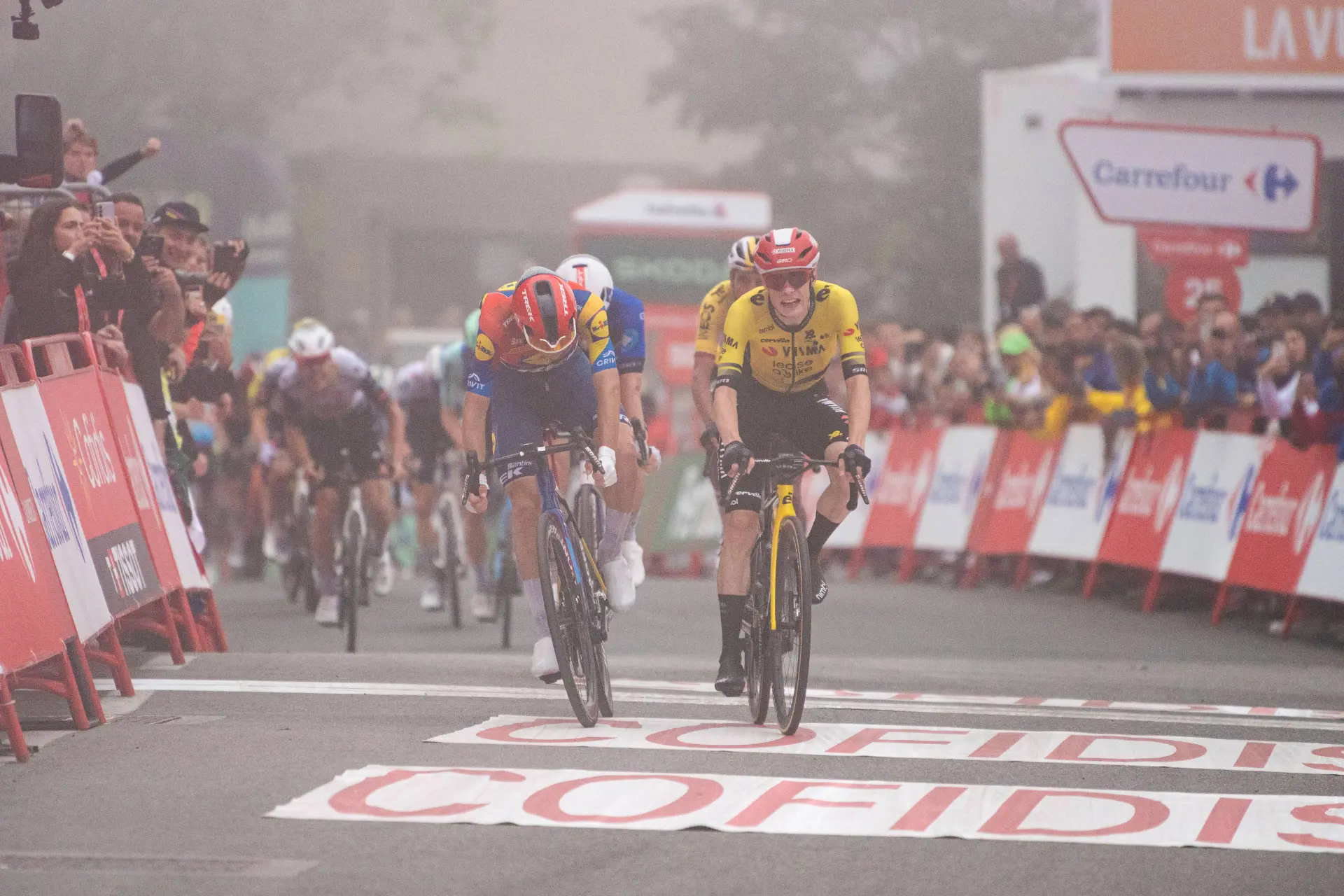 EN DIRECTO | Etapa 9 Vuelta a España 2025: Consolidada al fuga de Hessmann y Kwiatowiski