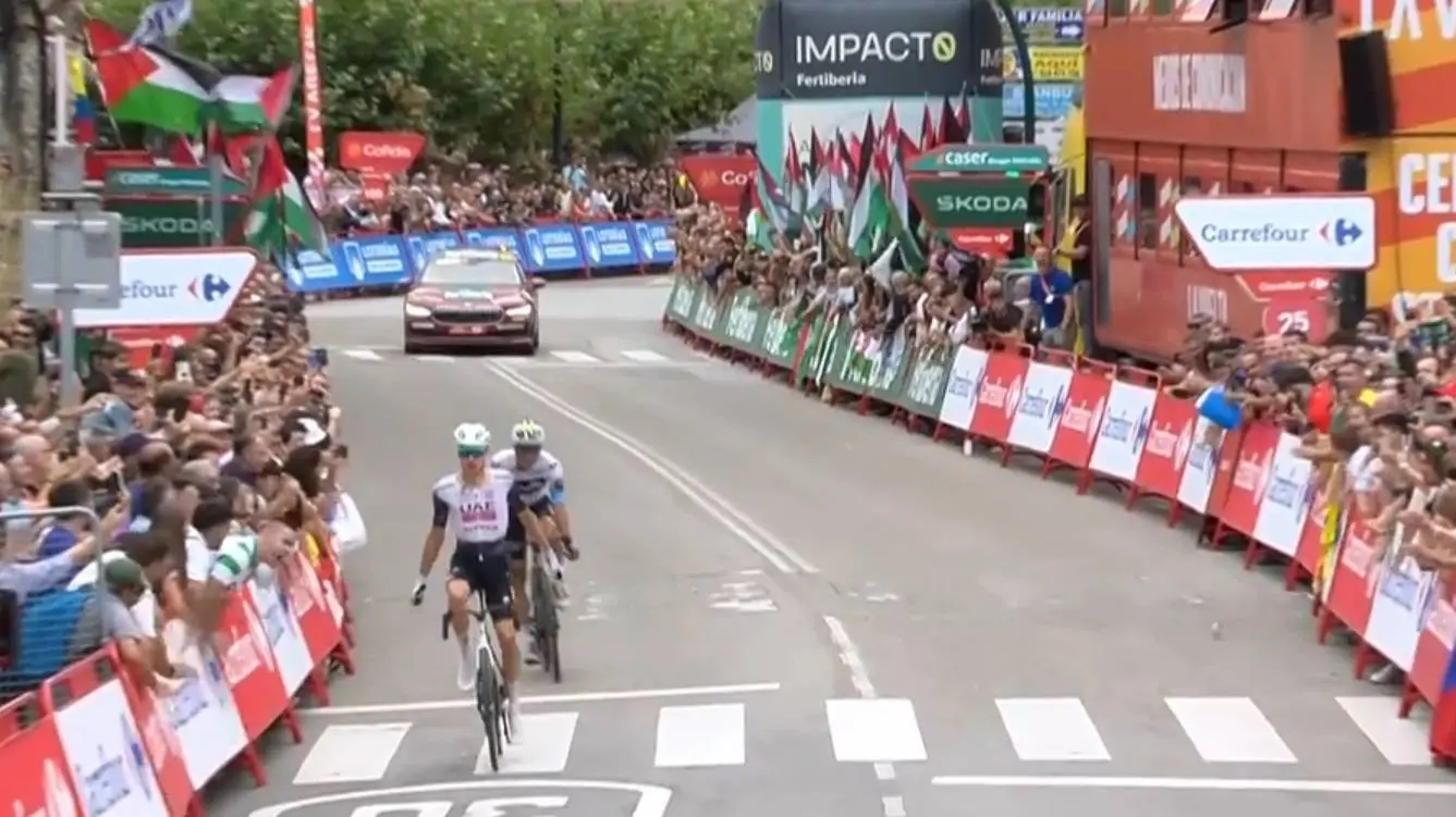 Juan Ayuso amarga a Movistar Team y firma su doblete en la Vuelta a España 2025