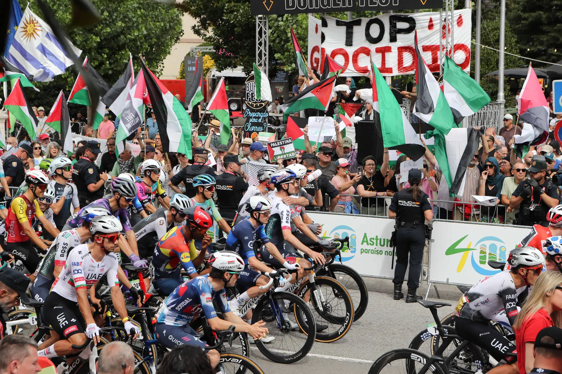 EN DIRECTO | Etapa 21 Vuelta a España 2025: Tensión por las protestas en la llegada final a Madrid