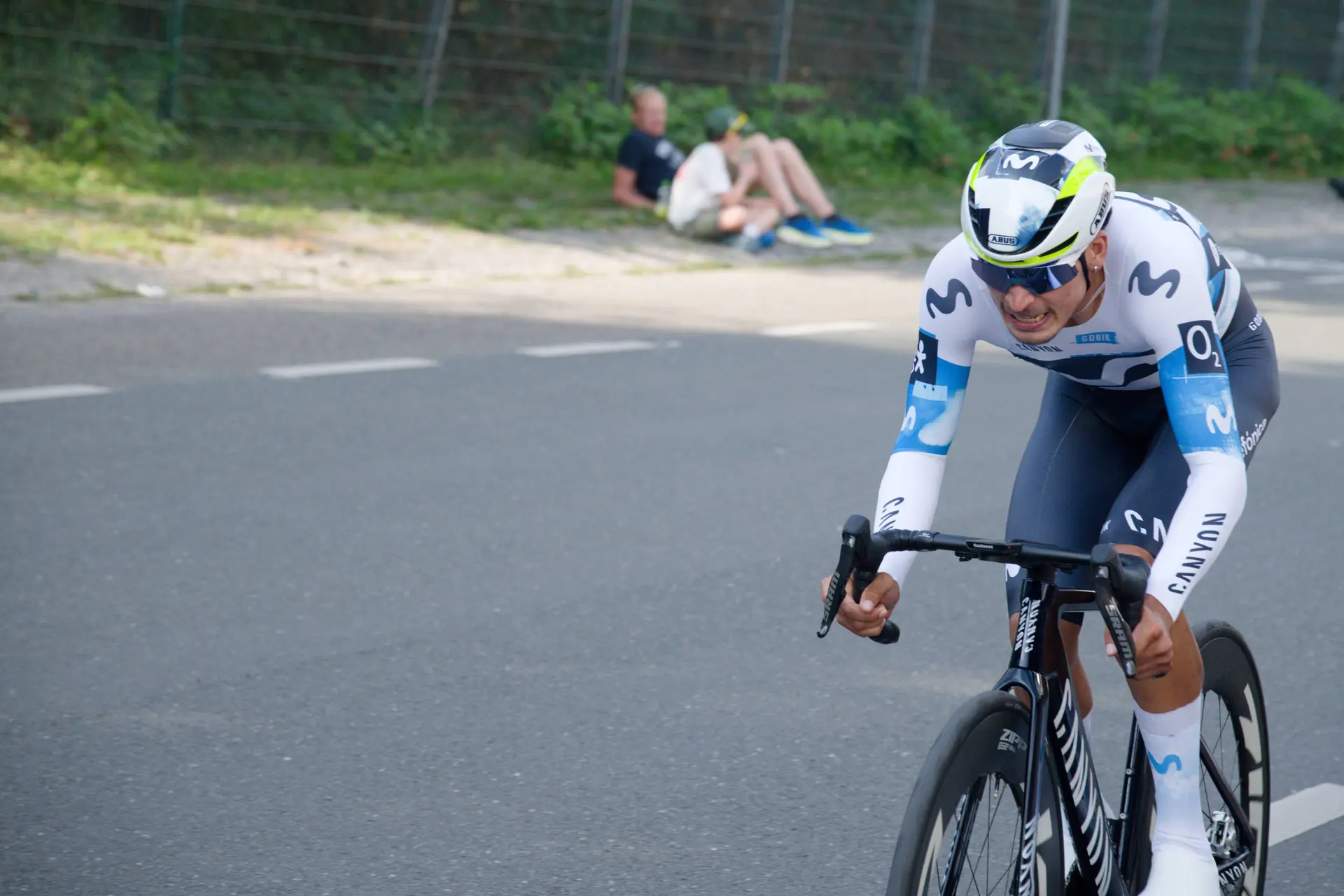 El prometedor escalador colombiano que no seguirá en Movistar Team