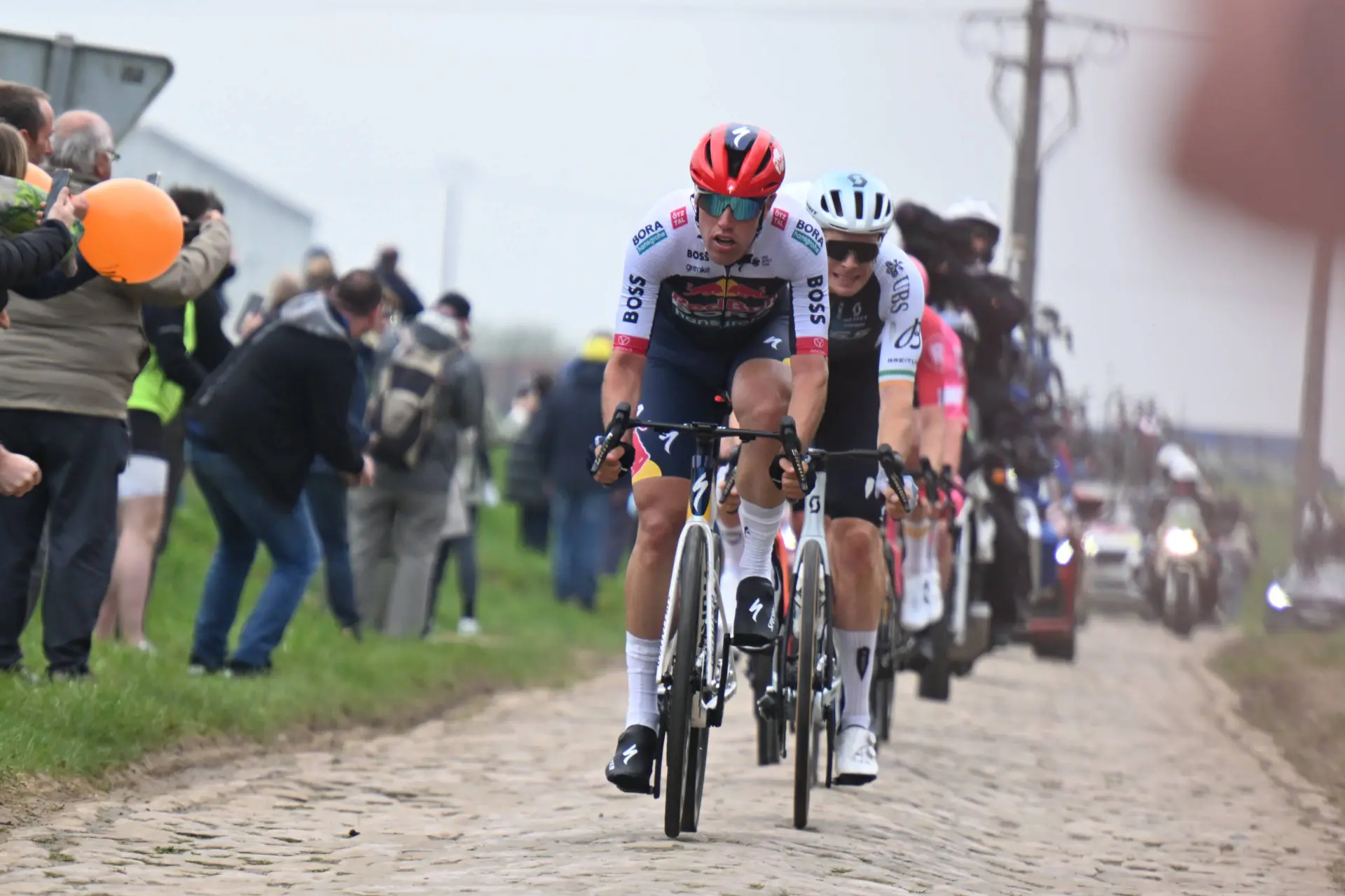 Todos los corredores sin contrato para 2026: Oier Lazkano, Iván Sosa, Ruben Guerreiro, Chris Froome...