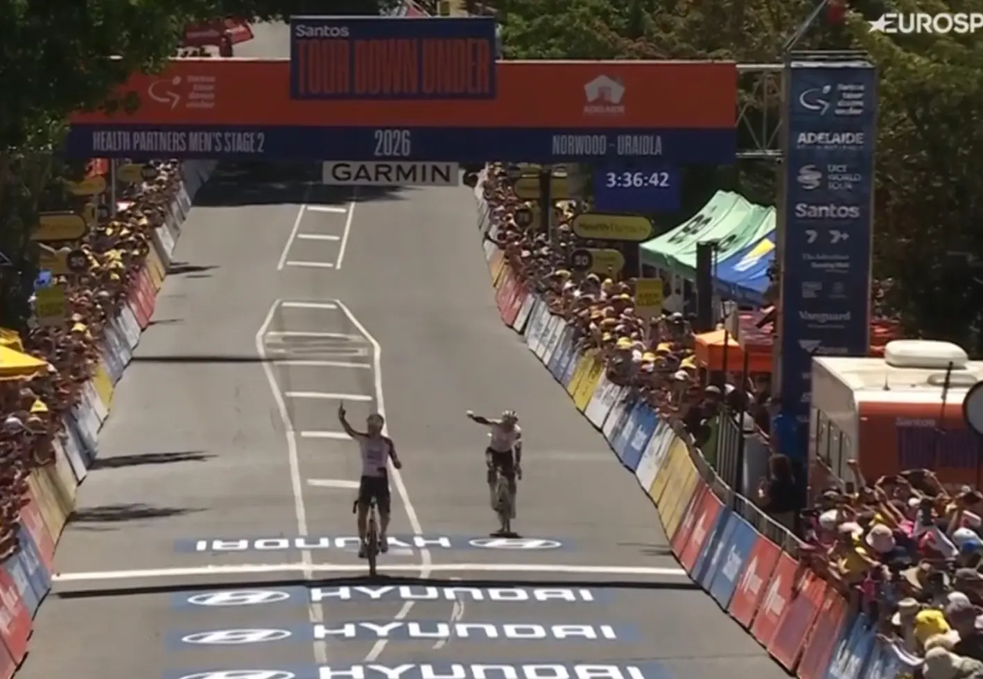 Resultados Tour Down Under 2026 Etapa 2 | Exhibición de UAE con victoria de Vine sobre Narváez