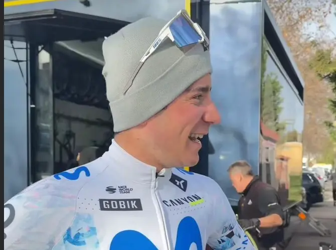 Cian Uijtdebroeks abandona en su debut con Movistar Team por su accidente en la Volta a la Comunitat Valenciana