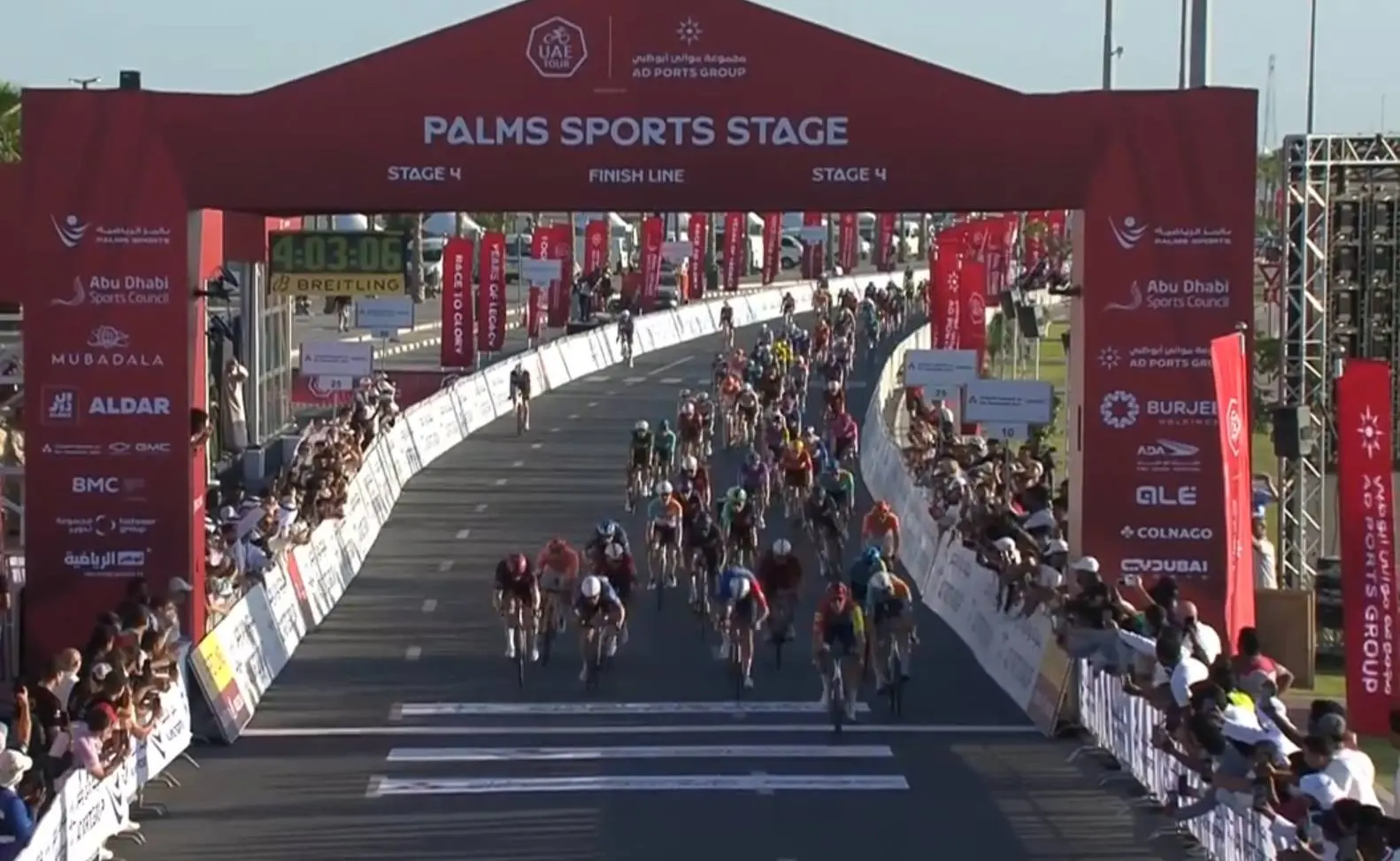 Resultados UAE Tour 2026 Etapa 4 | Movistar Team roza la victoria y Jonathan Milan triunfa en Fujairah