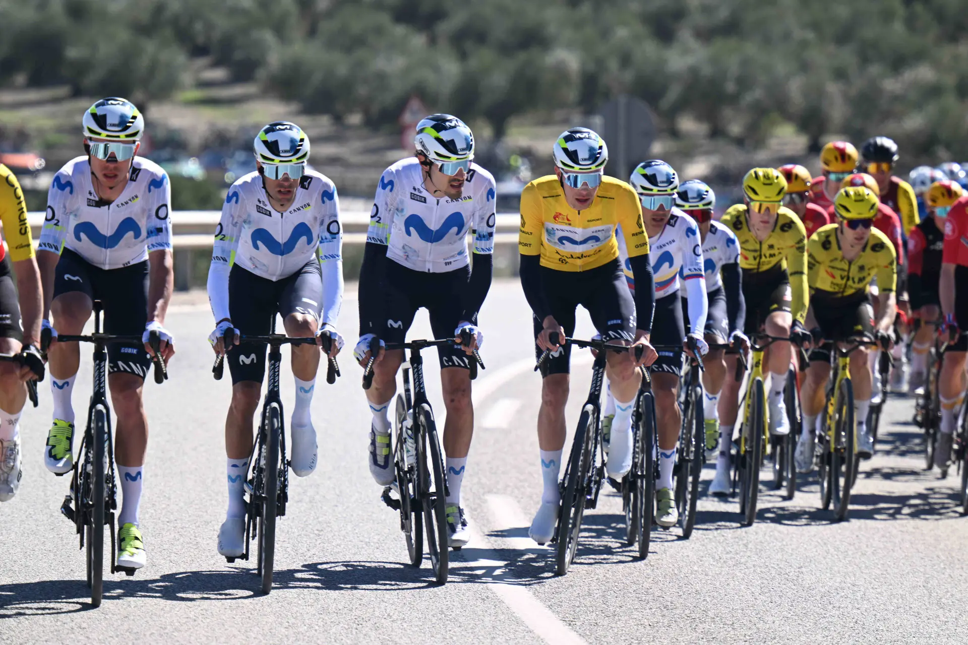 Movistar Team exige más: los 3 corredores que deben subir su nivel de inmediato