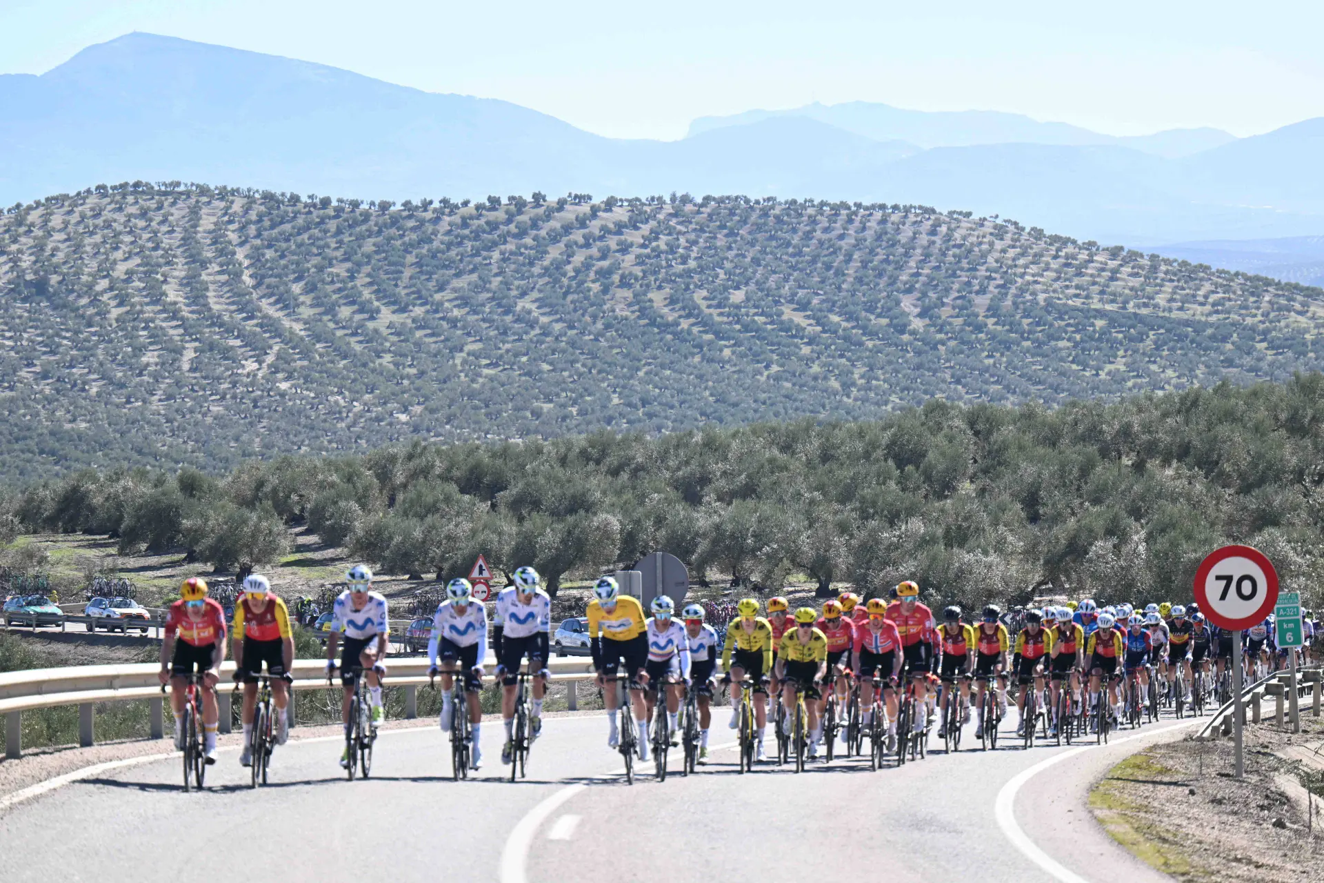 Nuevo Ranking UCI | Movistar Team se aleja de los primeros y siente el aliento de varios equipos