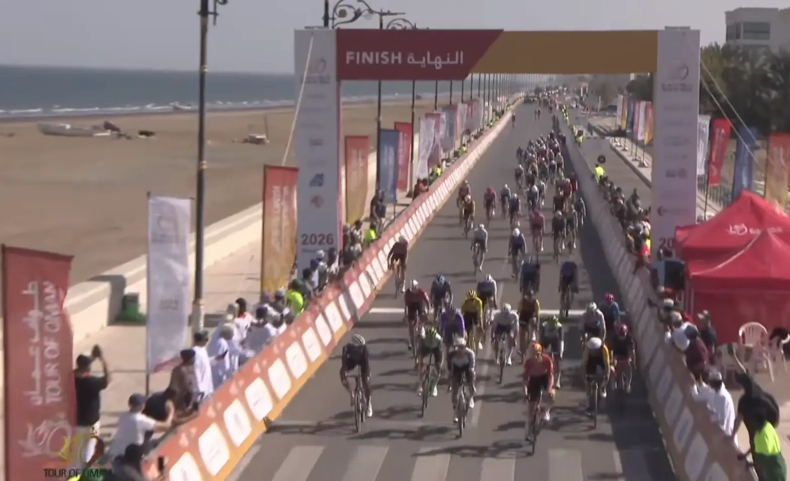 Resultados Tour de Oman 2026 Etapa 4 | Blikra le come la tostada a Molano y Gaviria