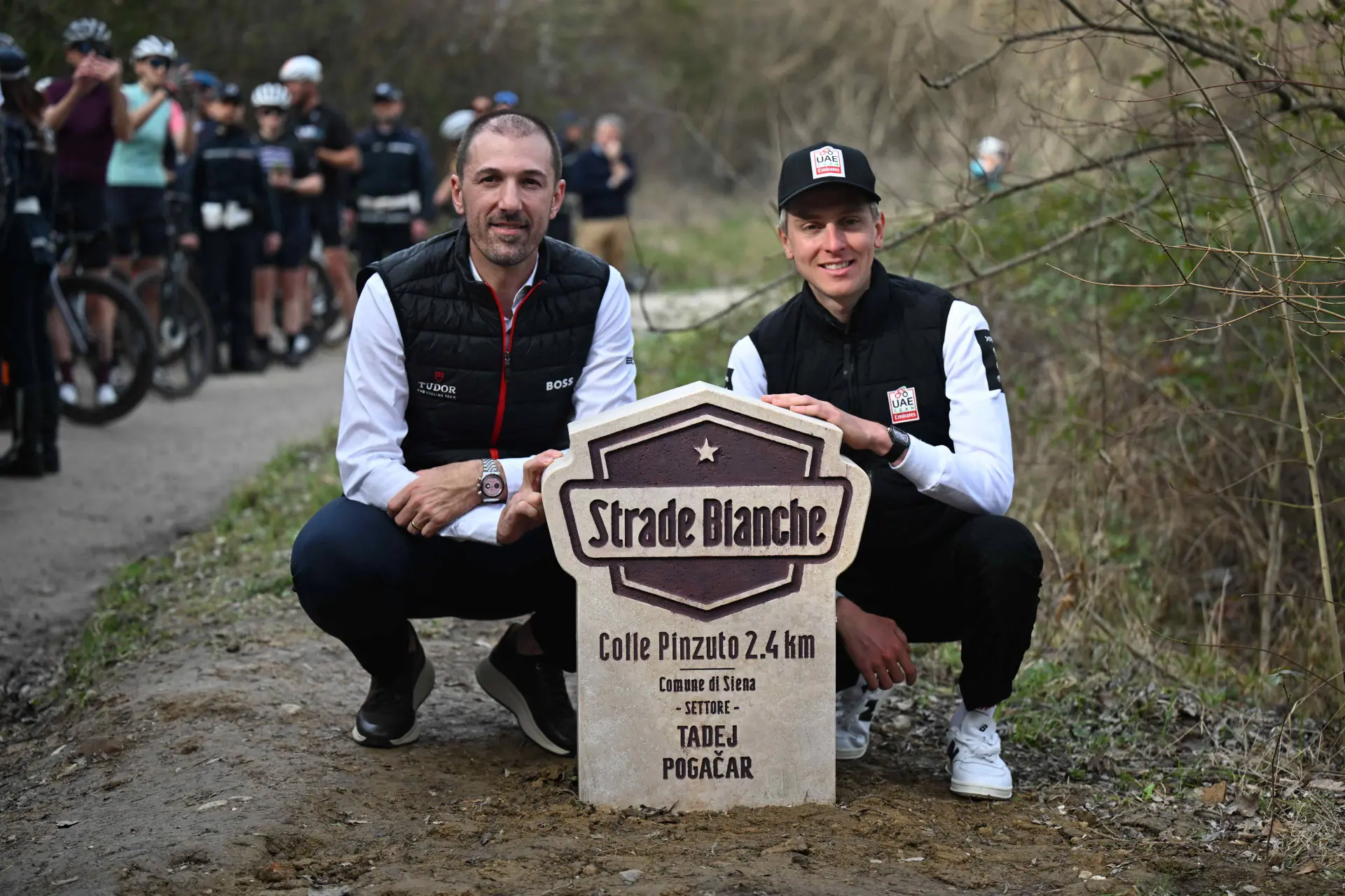 "Estoy un poco abrumado": Pogacar, sobre el homenaje recibido por la Strade Bianche antes de la carrera