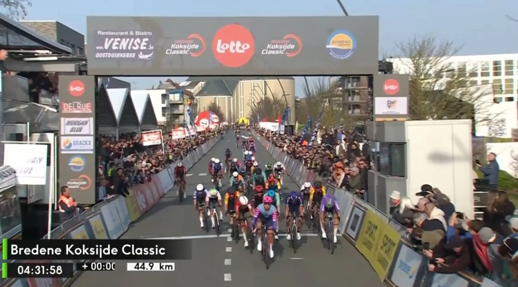 Resultados Bredene Koksijde Classic 2026 | Dylan Groenewegen gana una carrera con infinidad de ataques