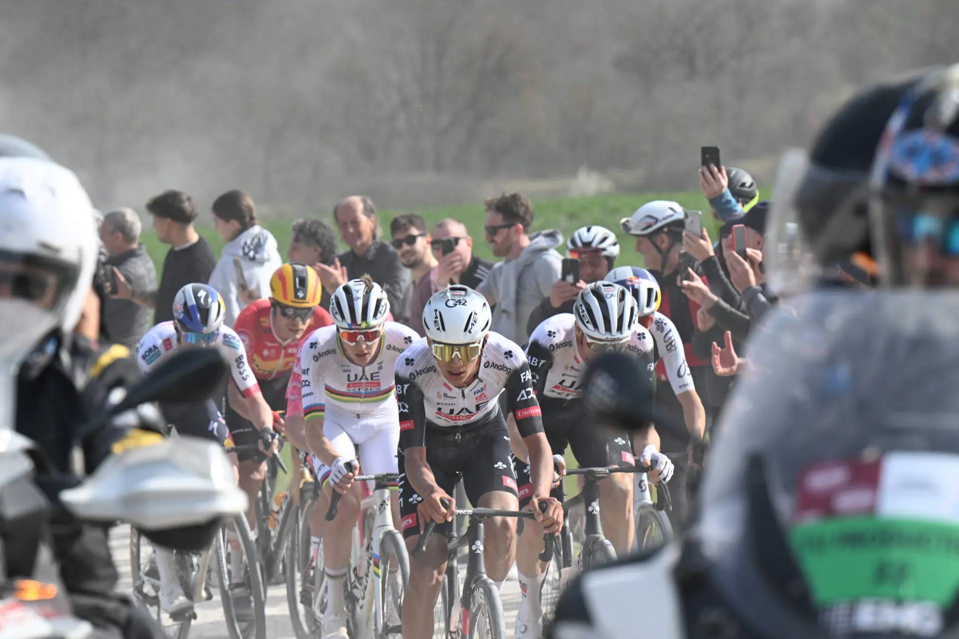Los 5 grandes rivales de Tadej Pogacar en la Strade Bianche 2026