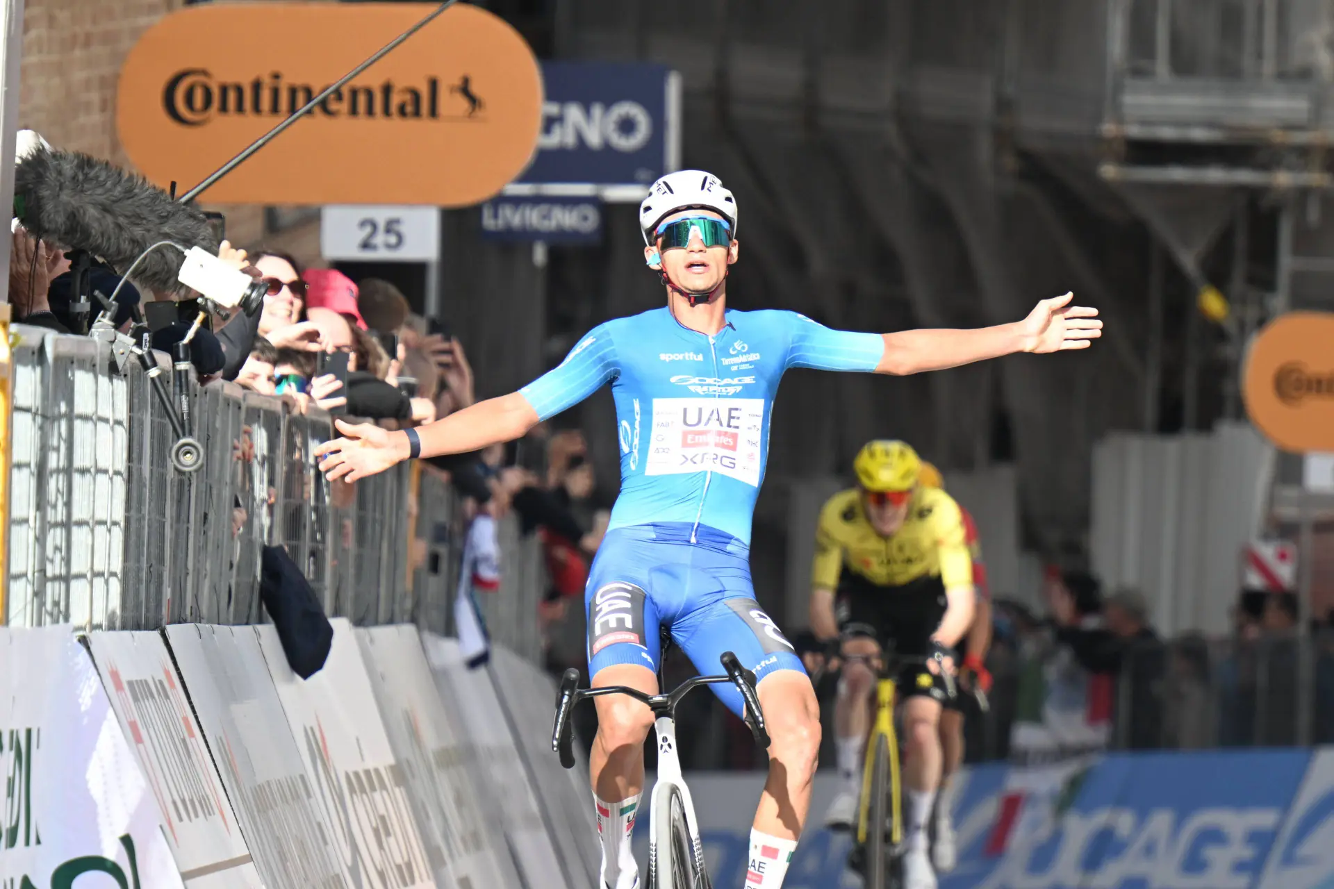 Resultados Tirreno Adriático 2026 Etapa 7 | ¡Isaac del Toro se corona campeón con Jonathan Milan ganando el esprint final!