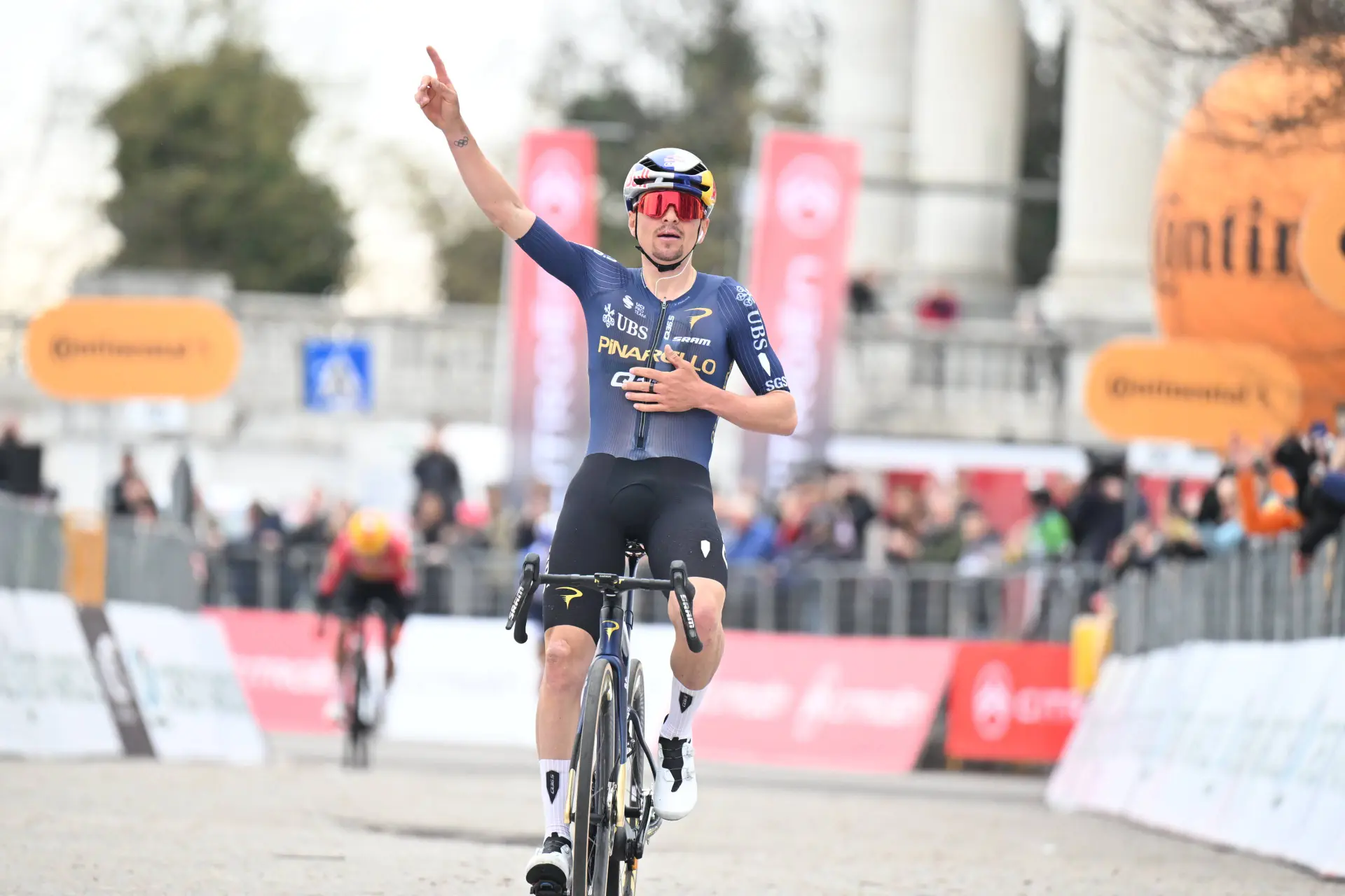 Resultados Tour de los Alpes 2026 Etapa 3 | Tom Pidcock se impone con Egan Bernal muy cerquita