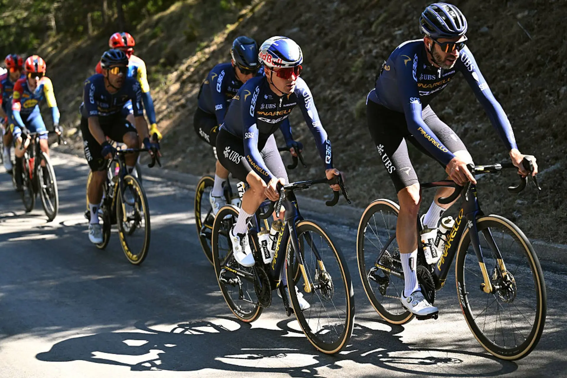 ¡Tom Pidcock abandona la Volta a Catalunya! Peligran las clásicas de primavera