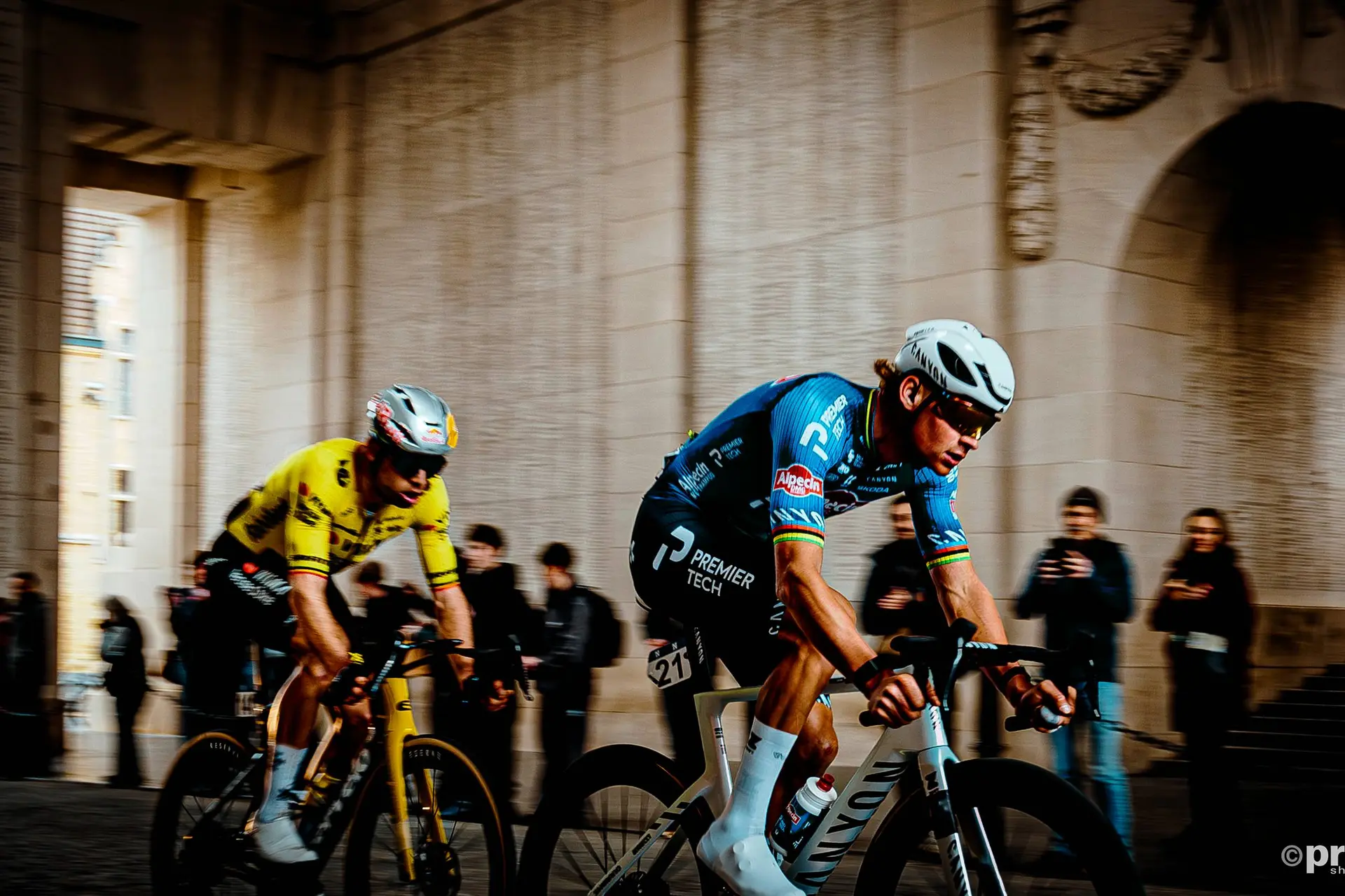 Wout van Aert y Mathieu van der Poel, en la A Través de Flandes